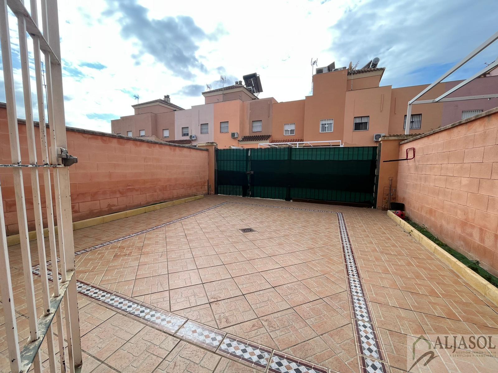 For sale of house in Gines