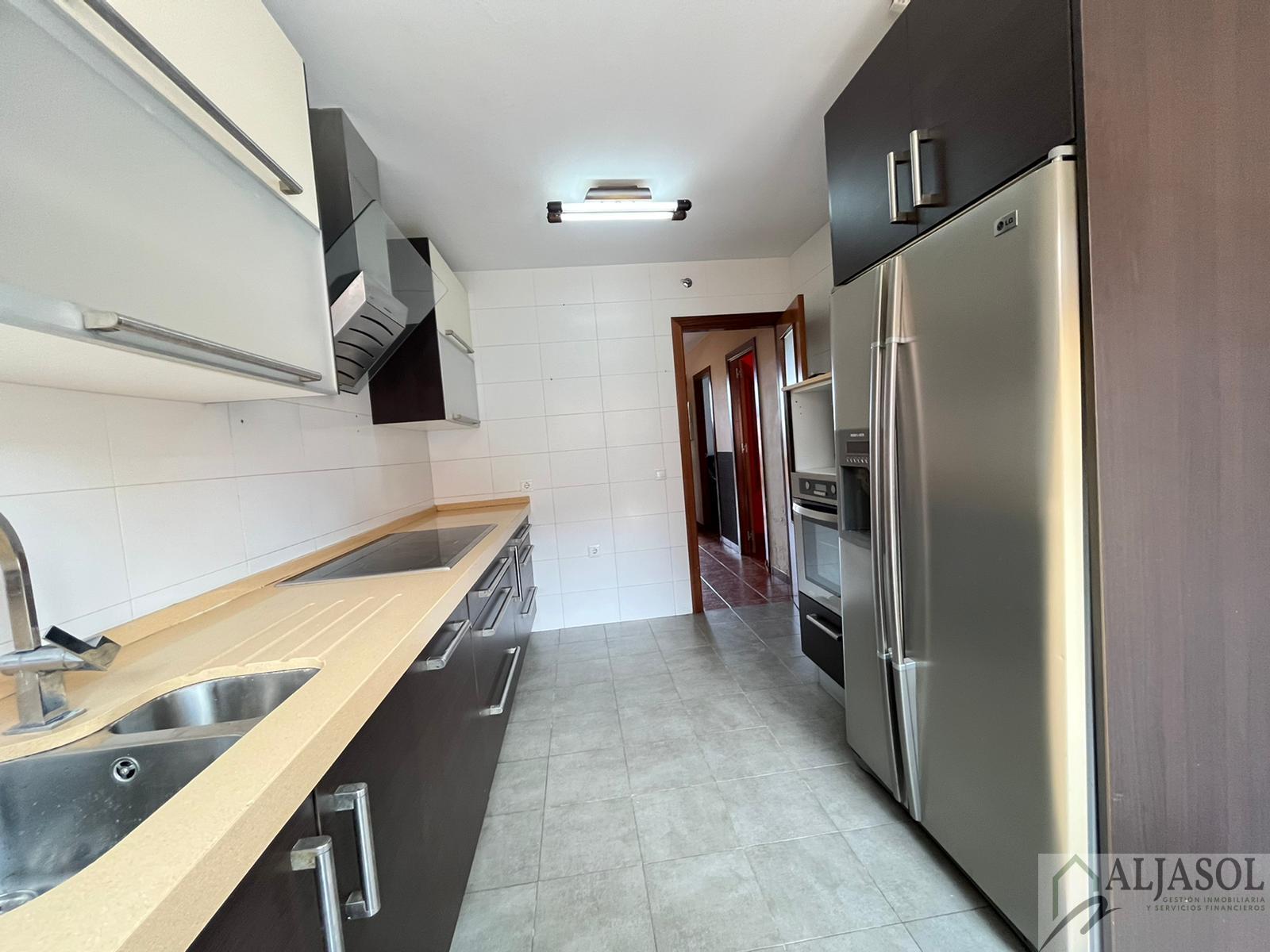 For sale of house in Gines
