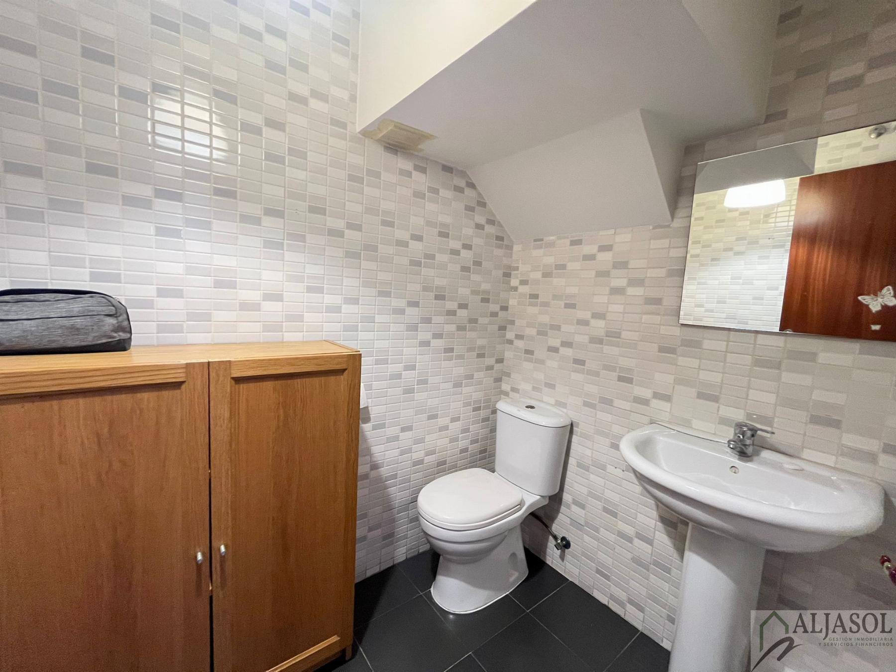 For sale of house in Gines
