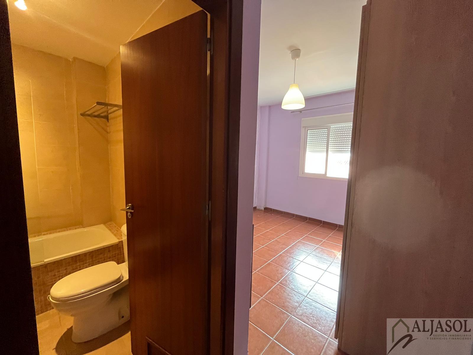 For sale of house in Gines