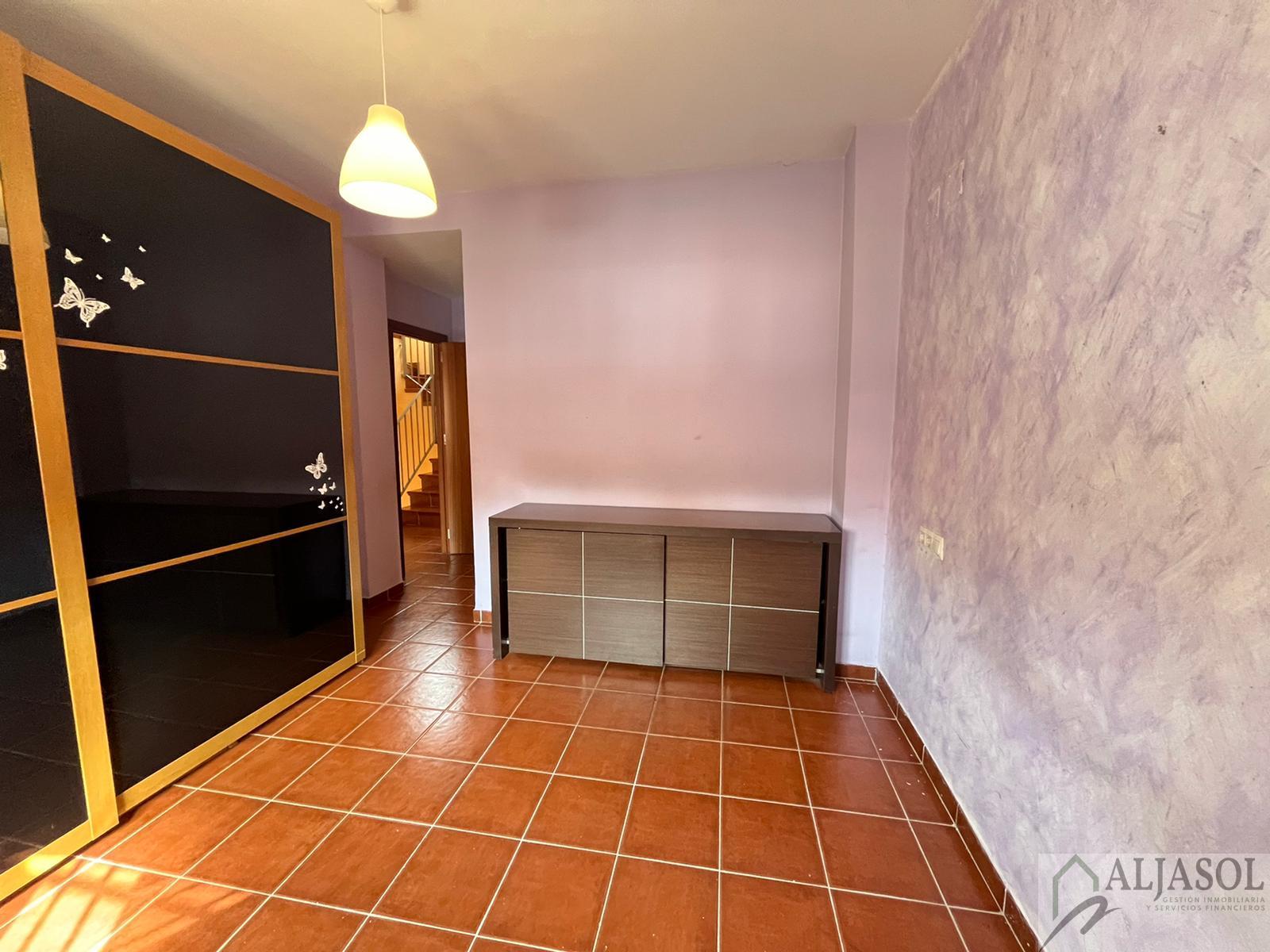 For sale of house in Gines