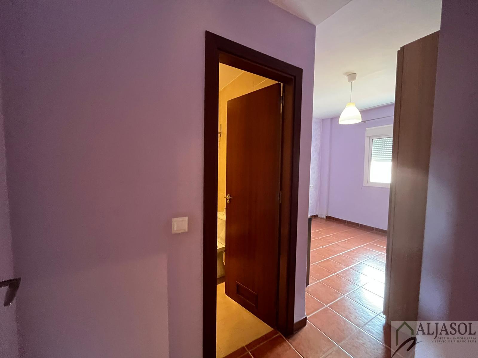 For sale of house in Gines