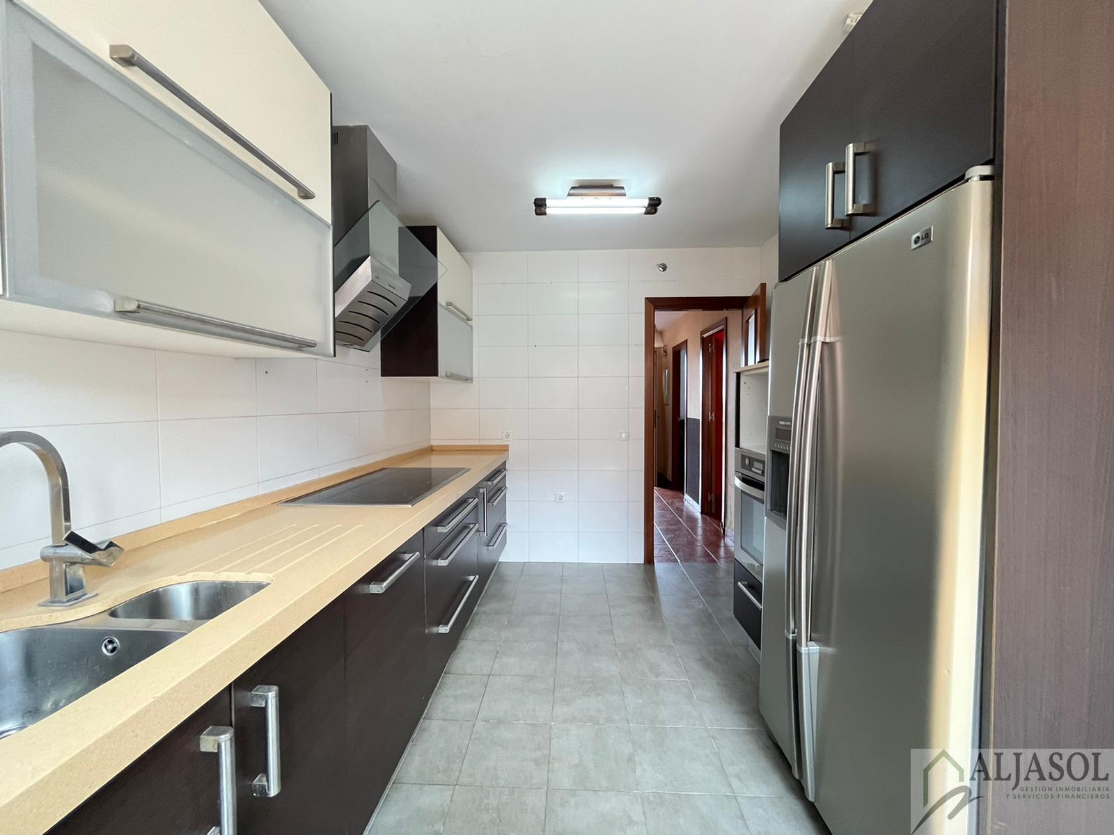 For sale of house in Gines