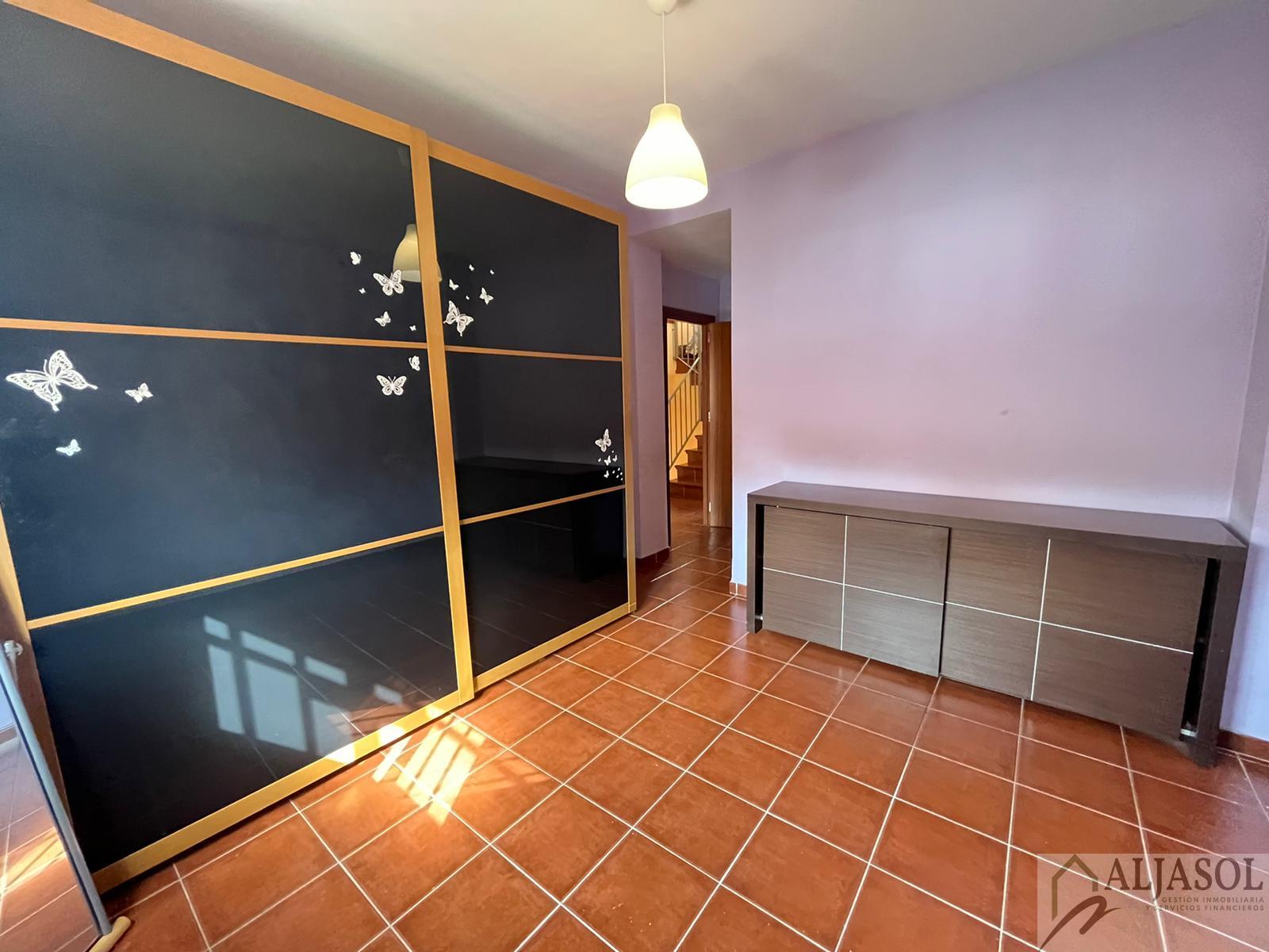 For sale of house in Gines