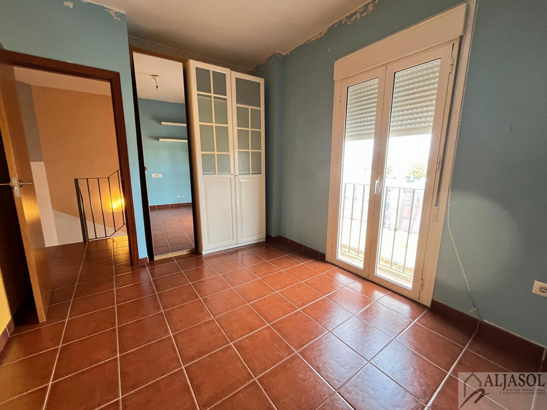 For sale of house in Gines