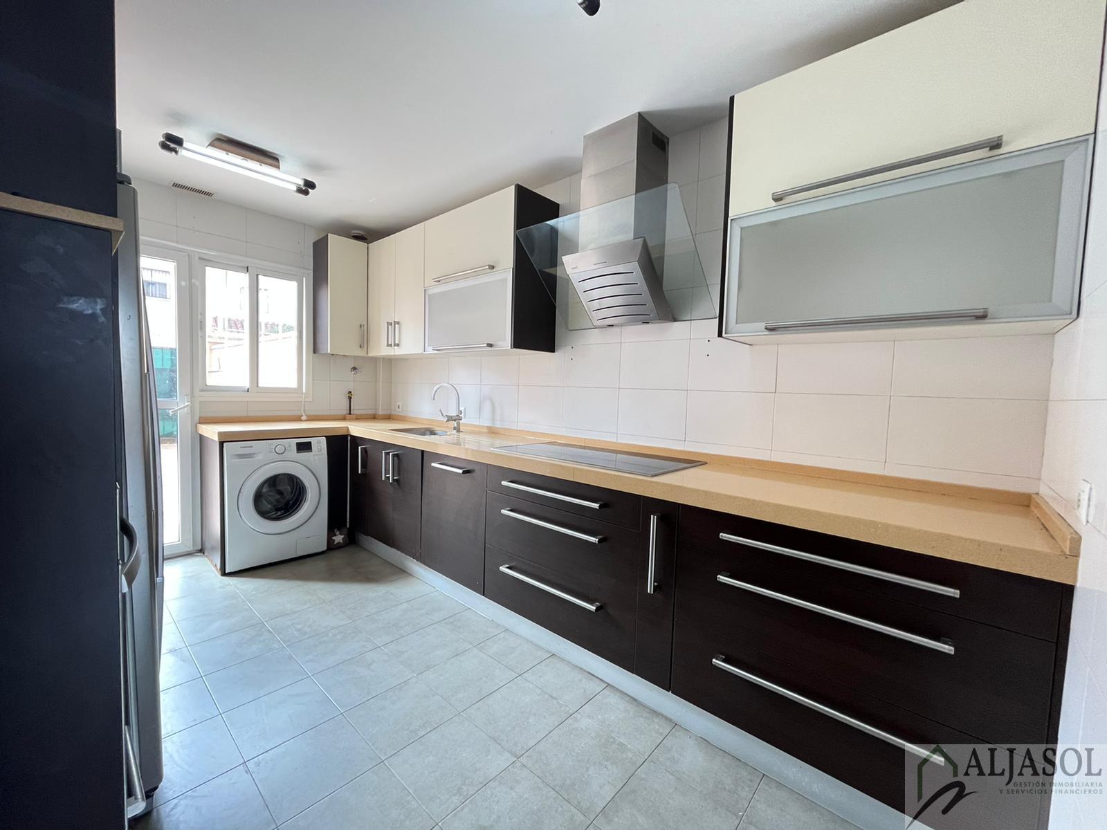 For sale of house in Gines