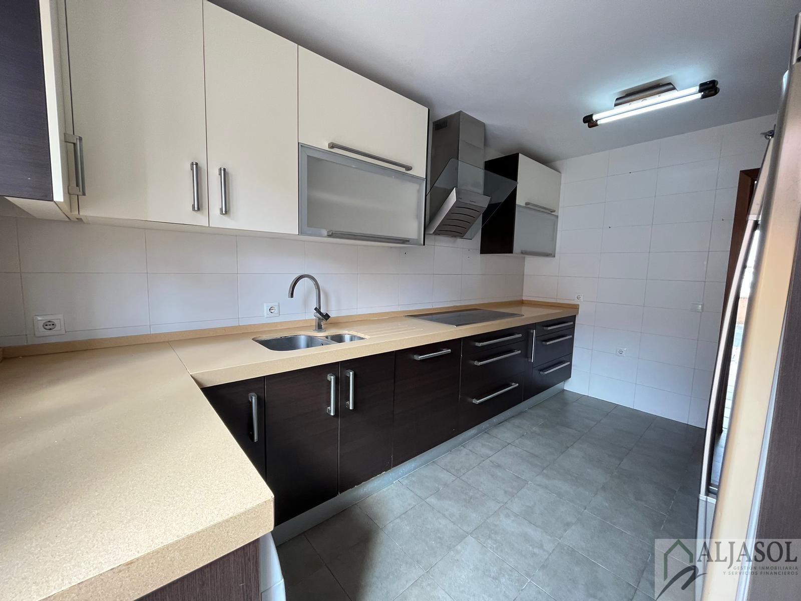 For sale of house in Gines