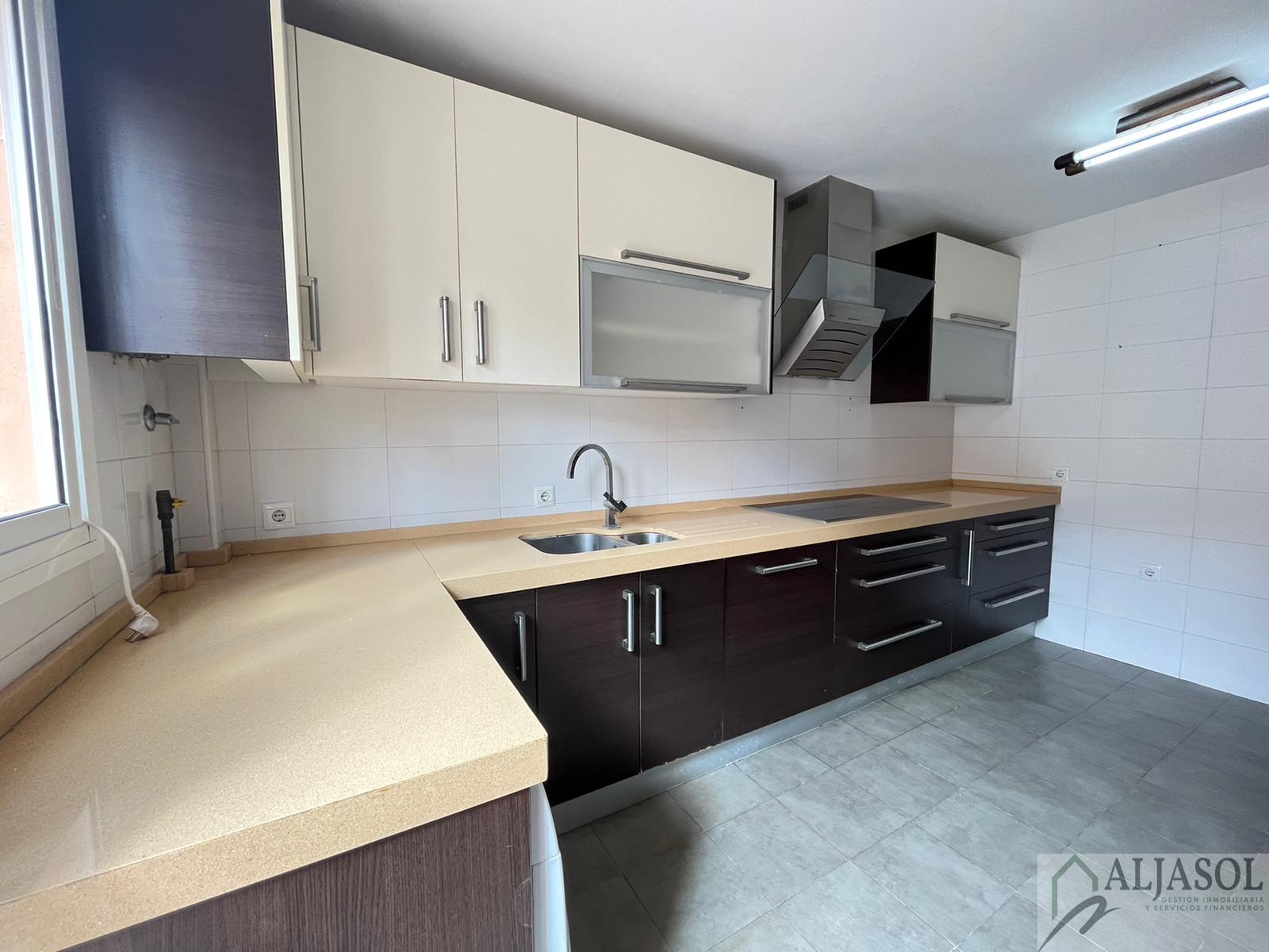 For sale of house in Gines