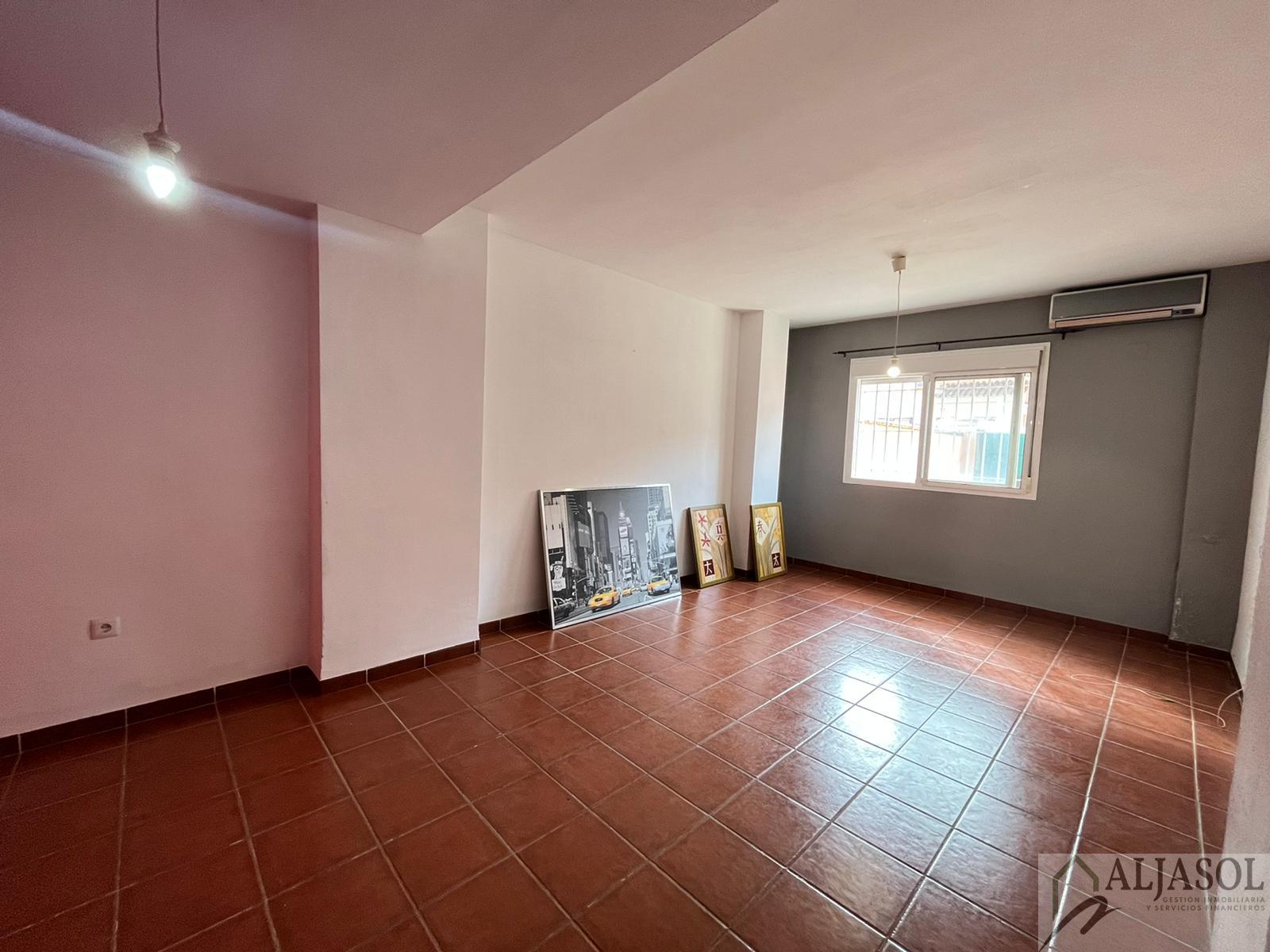 For sale of house in Gines