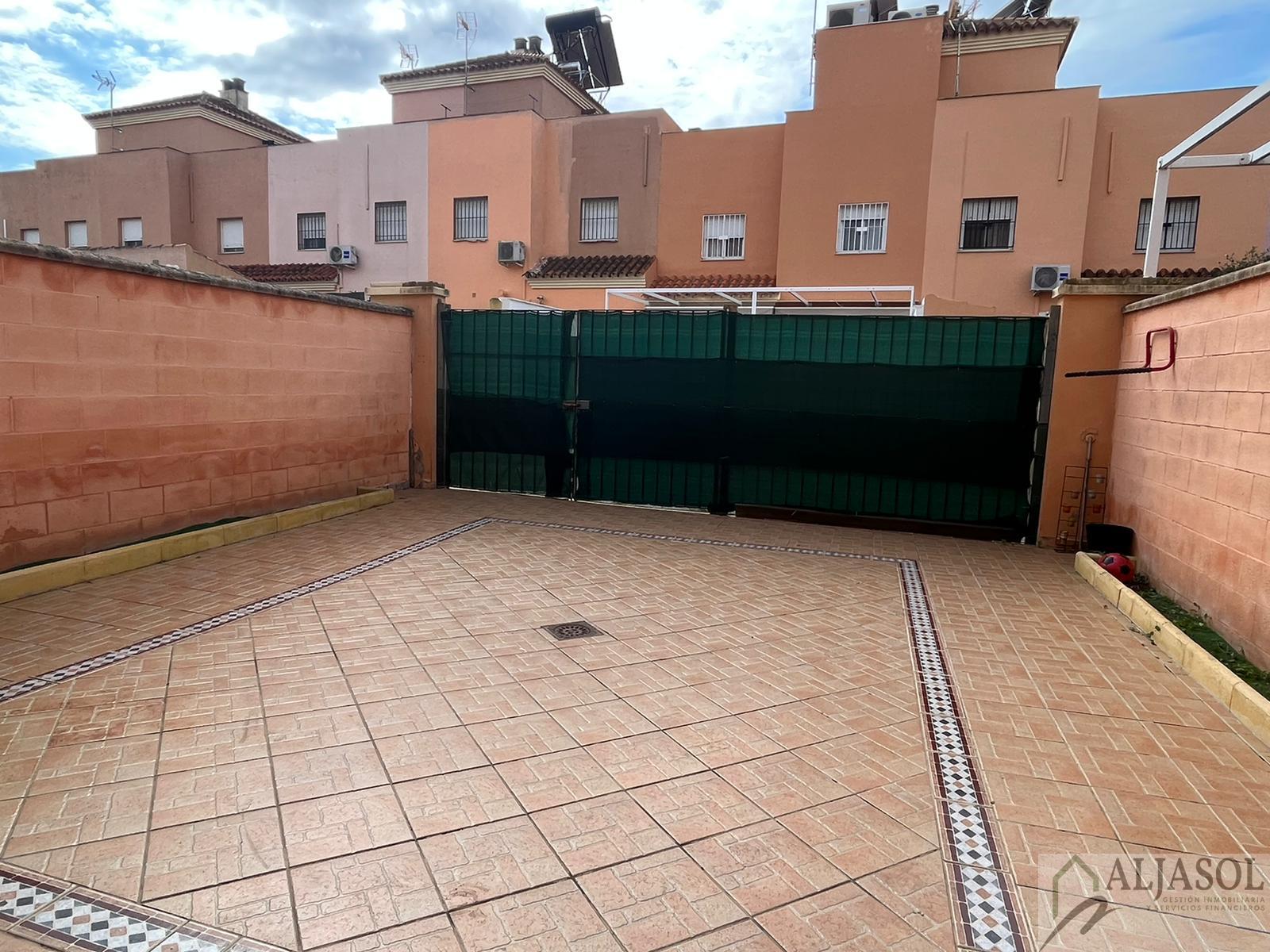 For sale of house in Gines