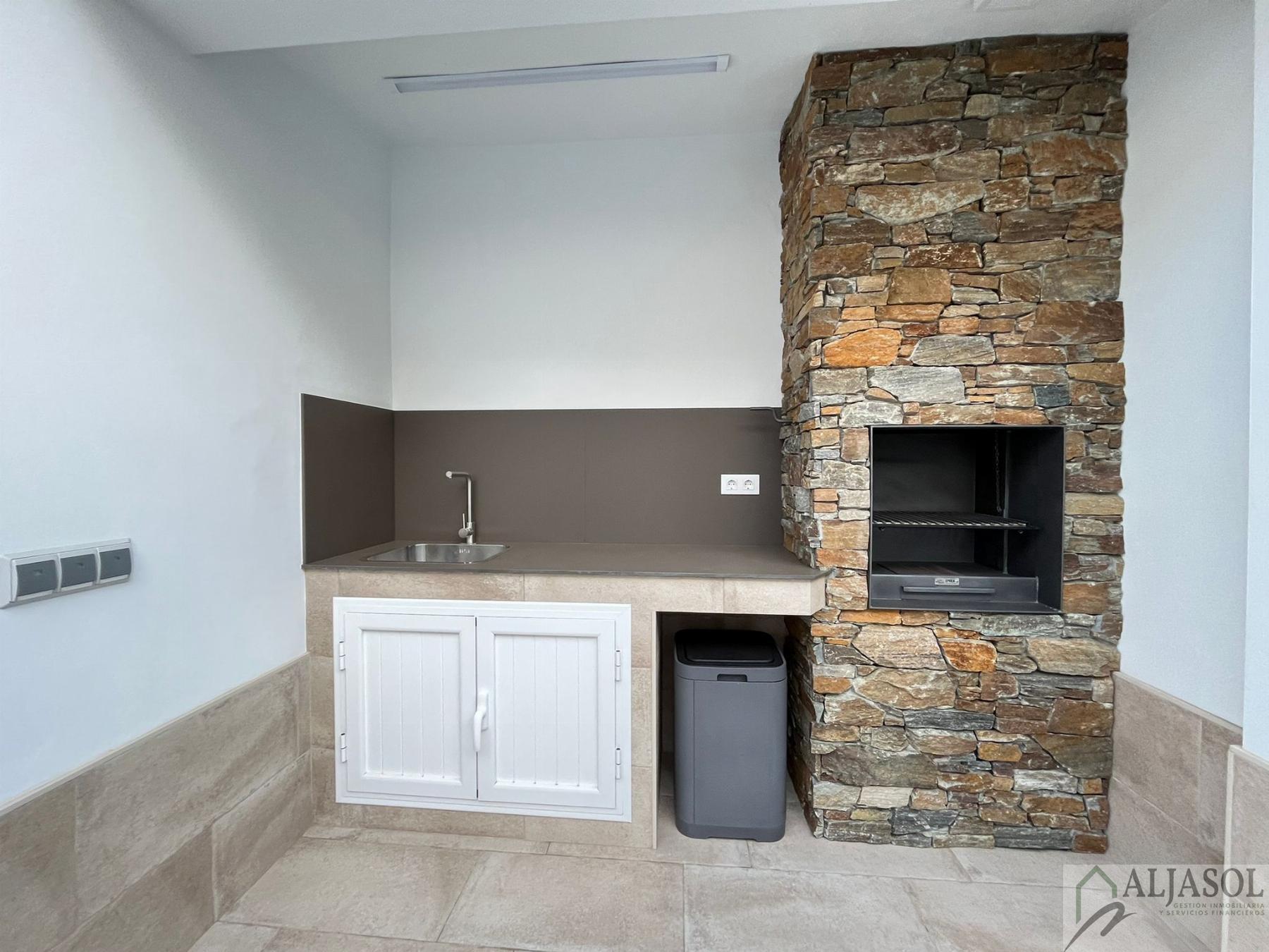 For sale of house in Villanueva del Ariscal