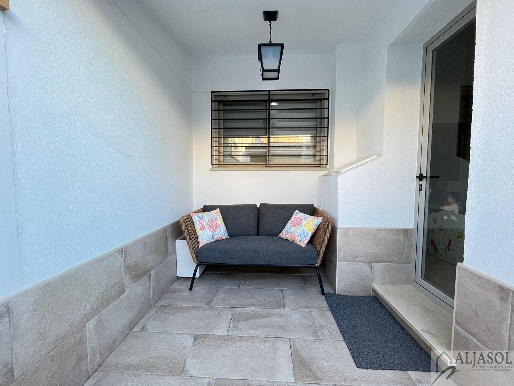 For sale of house in Villanueva del Ariscal