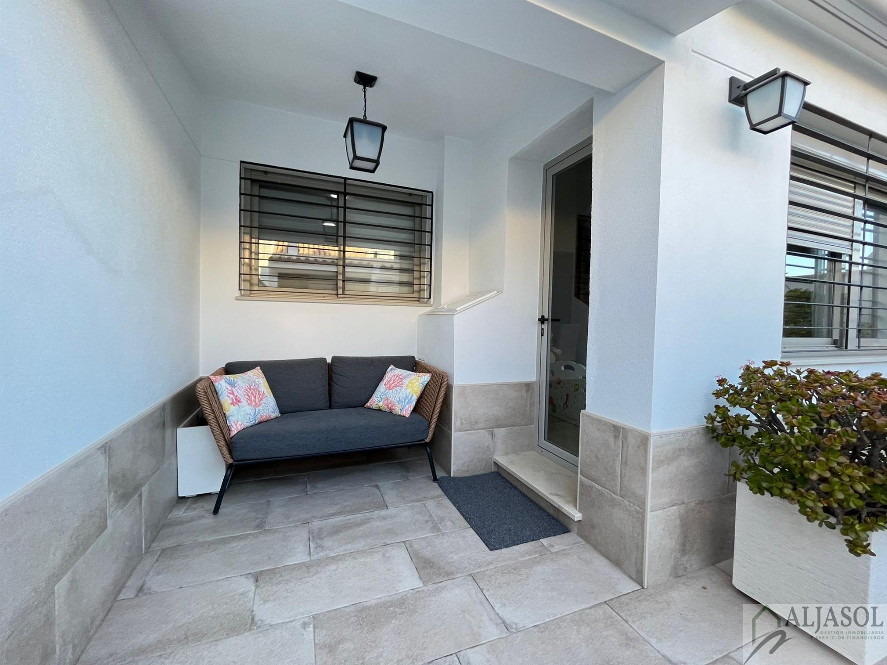 For sale of house in Villanueva del Ariscal
