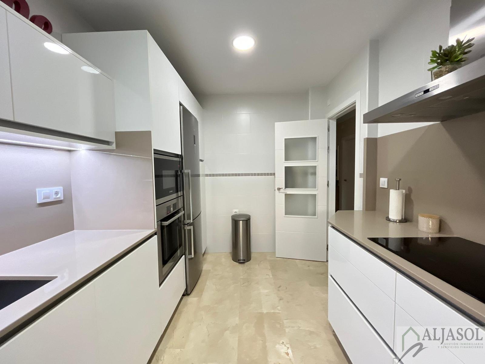 For sale of house in Villanueva del Ariscal