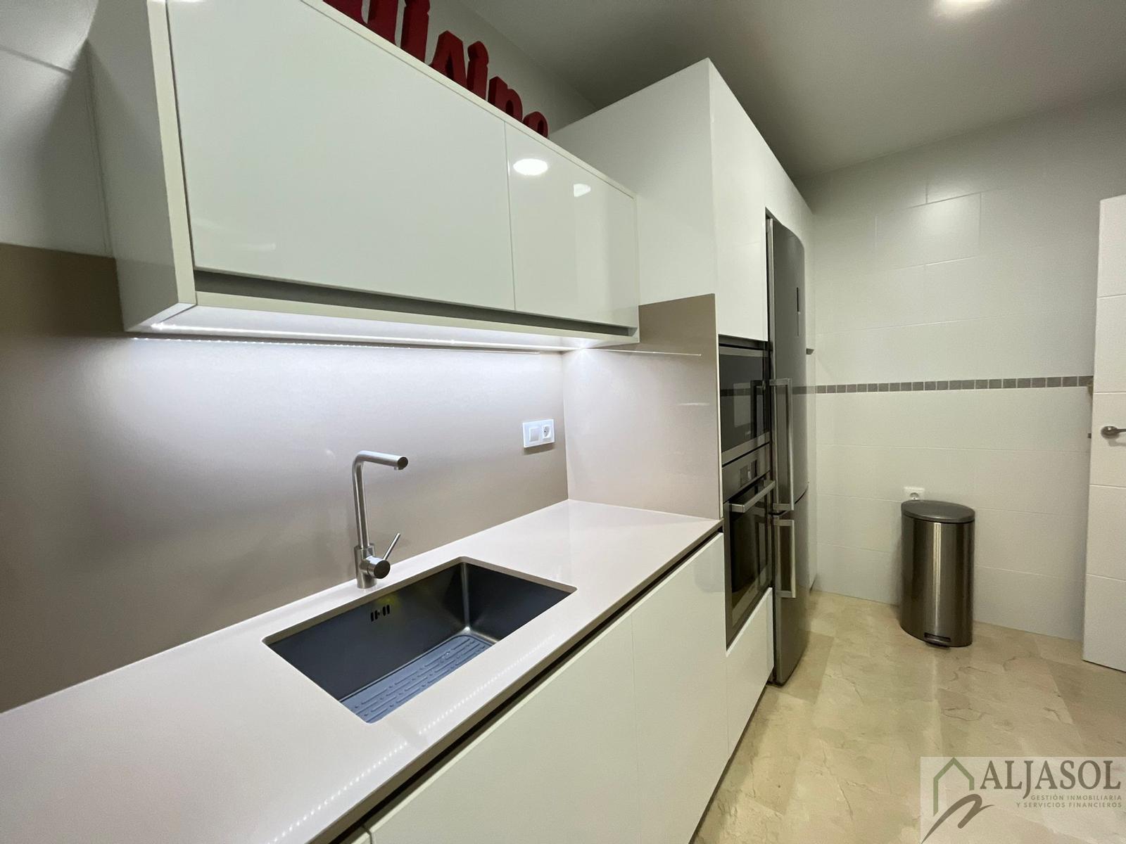 For sale of house in Villanueva del Ariscal