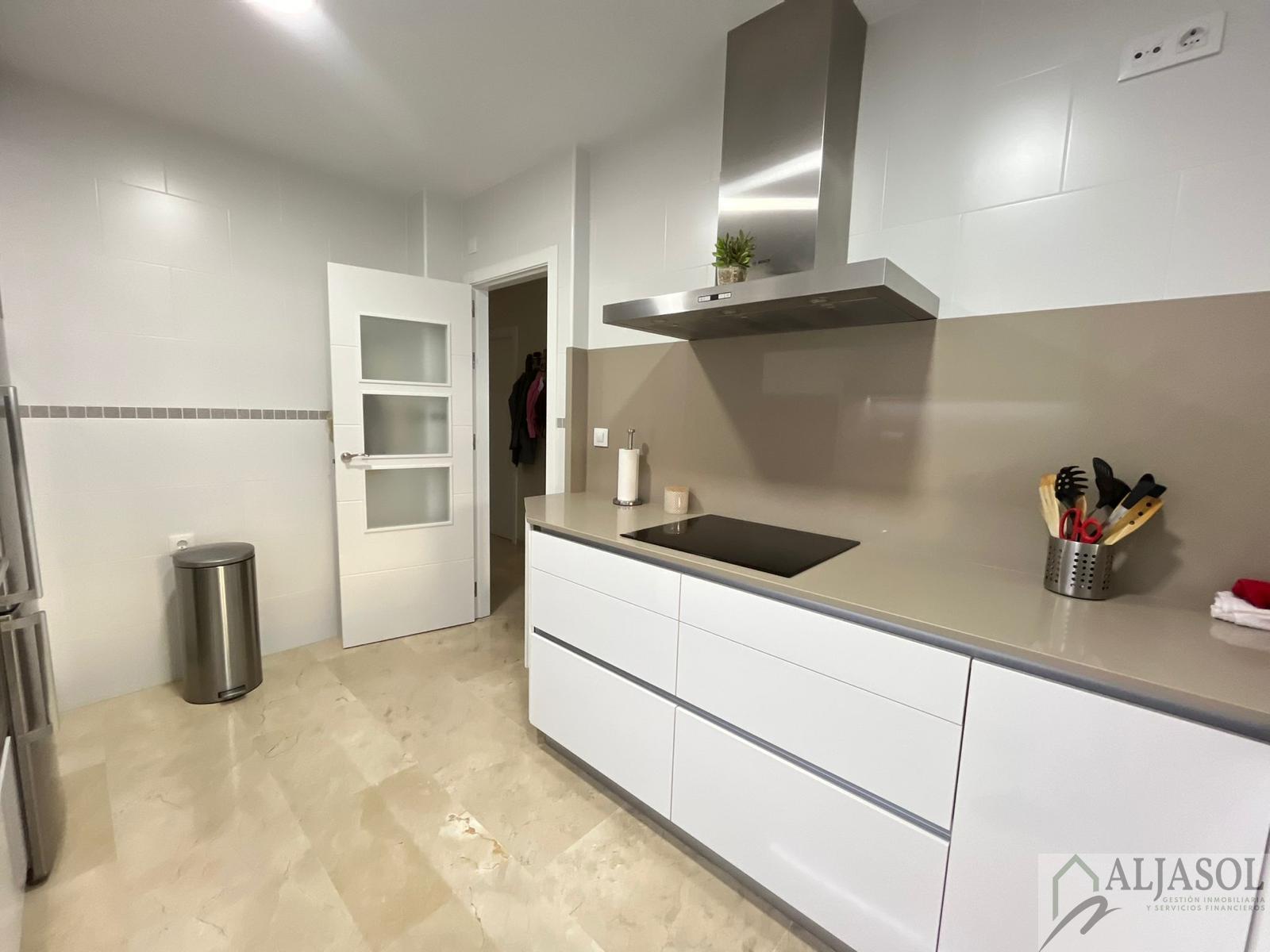 For sale of house in Villanueva del Ariscal
