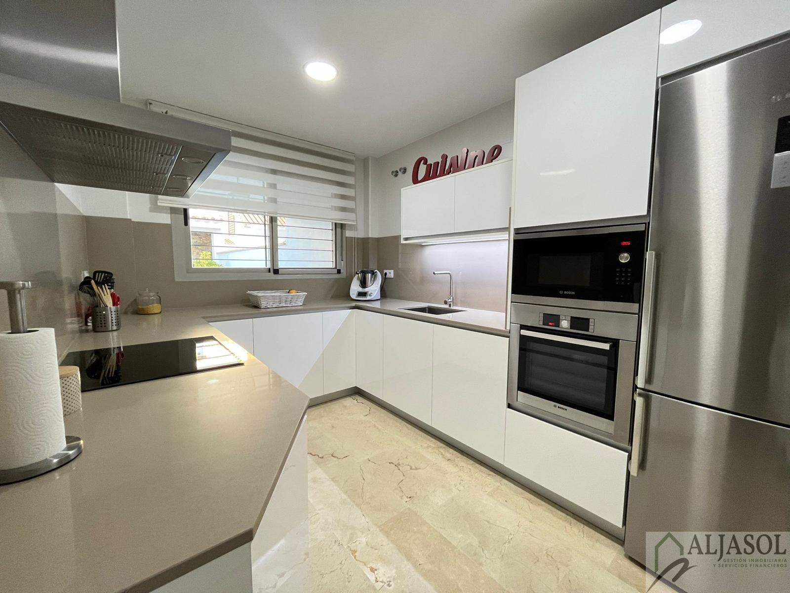 For sale of house in Villanueva del Ariscal