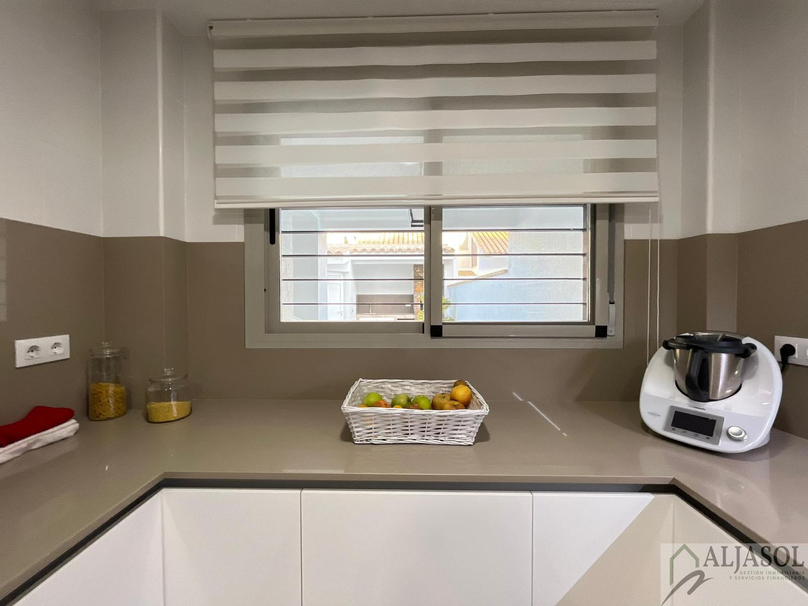 For sale of house in Villanueva del Ariscal