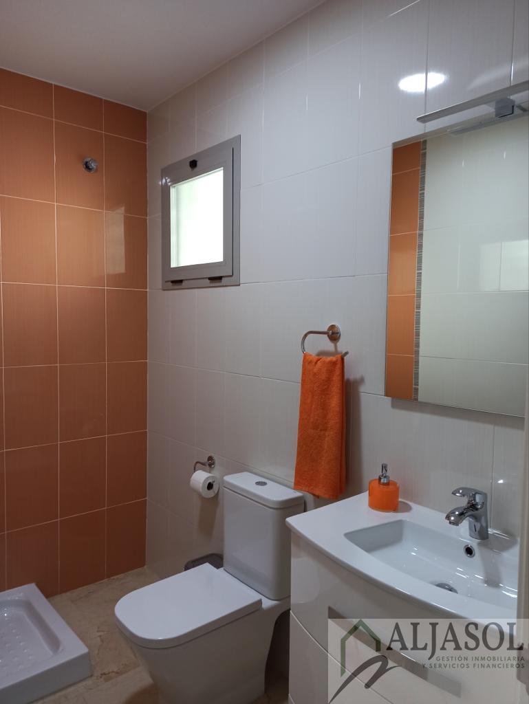 For sale of house in Villanueva del Ariscal