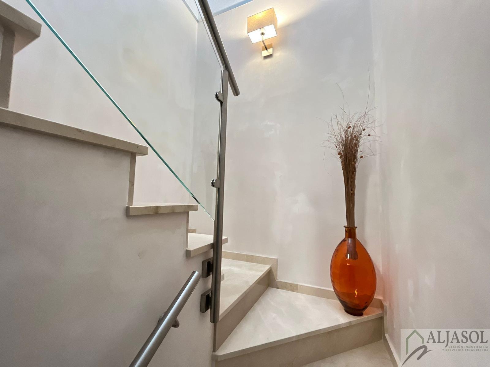For sale of house in Villanueva del Ariscal