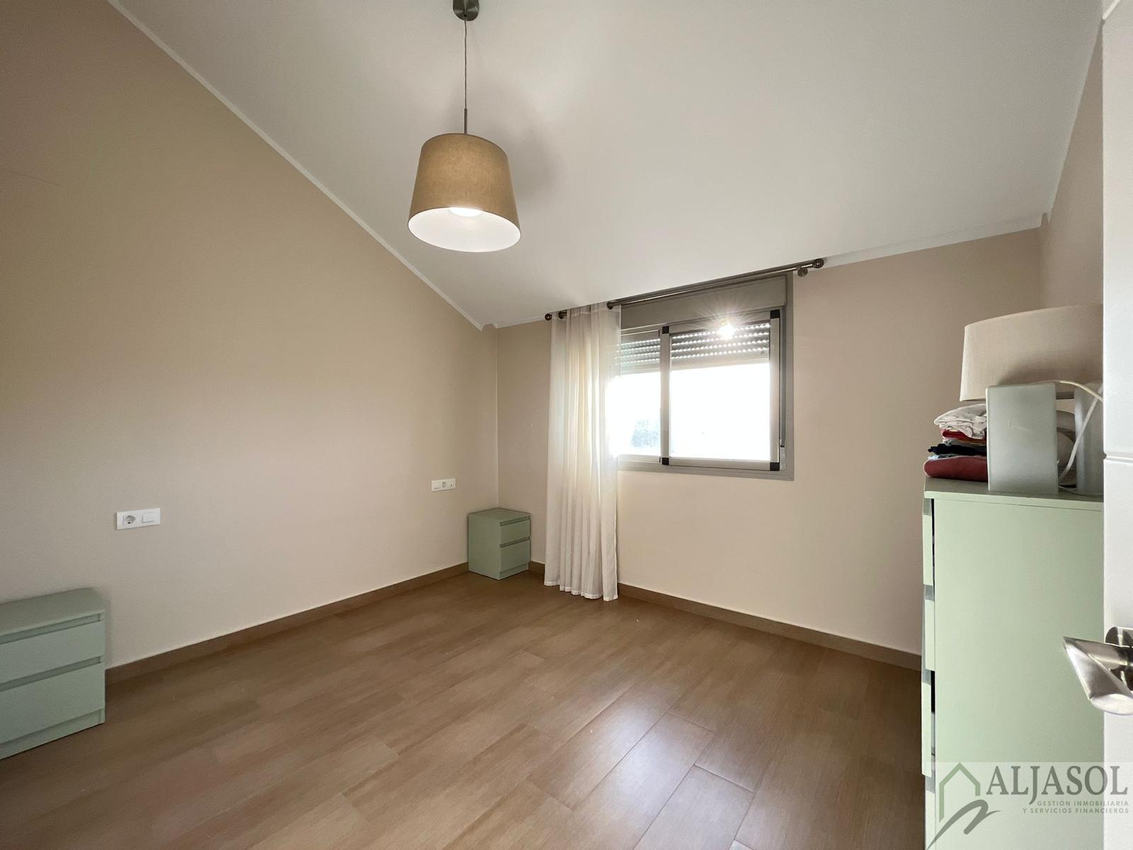 For sale of house in Villanueva del Ariscal