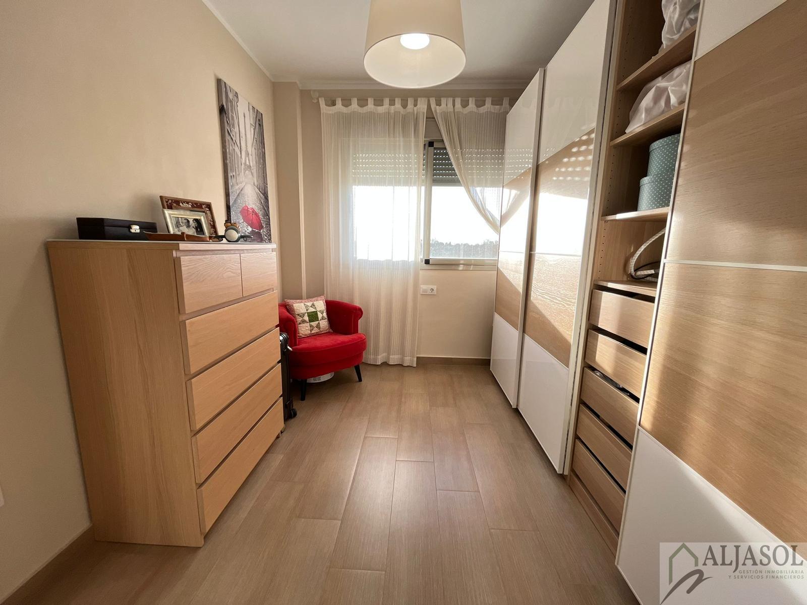 For sale of house in Villanueva del Ariscal