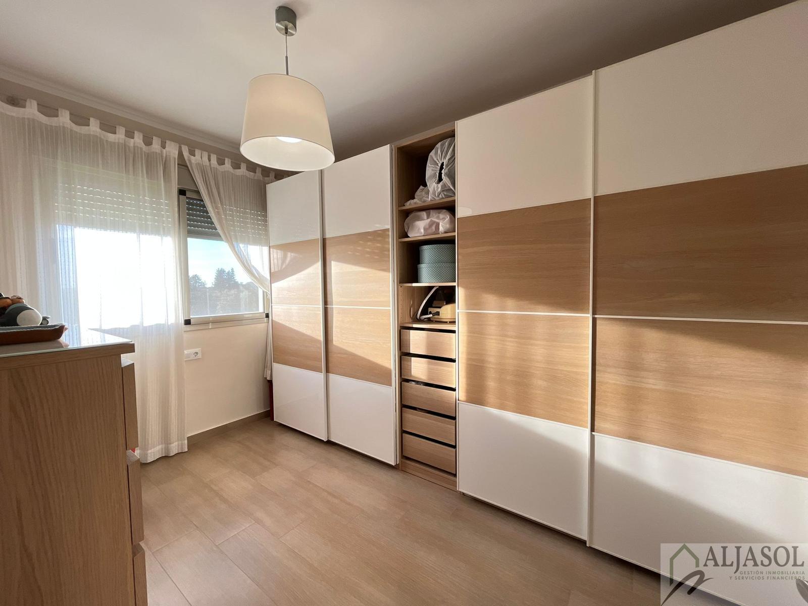 For sale of house in Villanueva del Ariscal