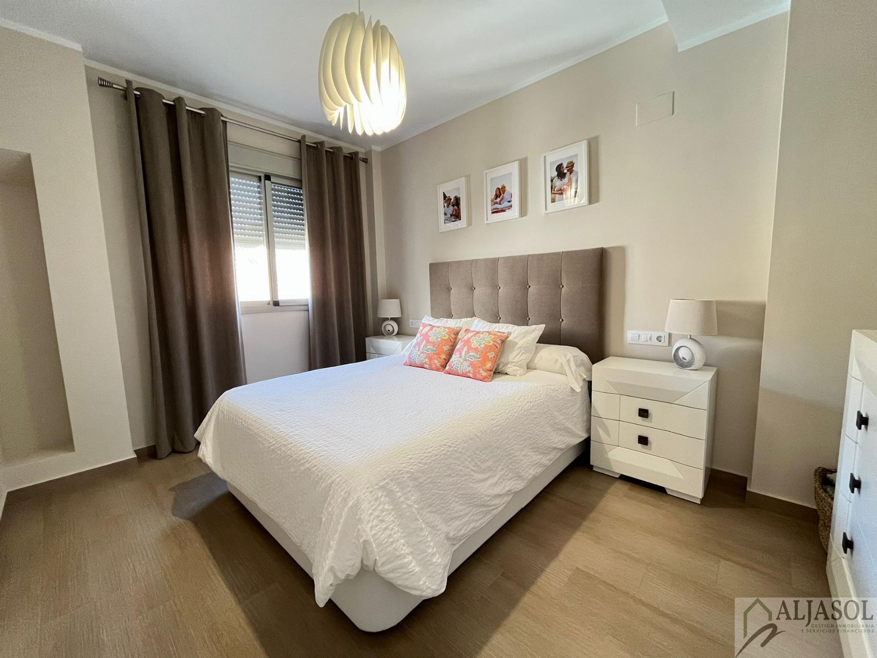 For sale of house in Villanueva del Ariscal