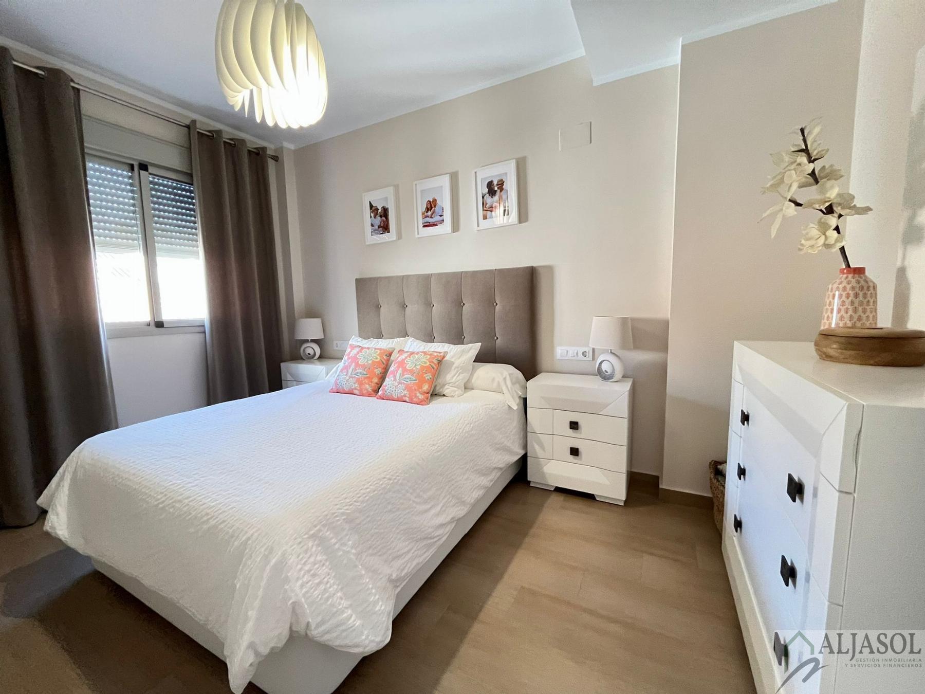 For sale of house in Villanueva del Ariscal