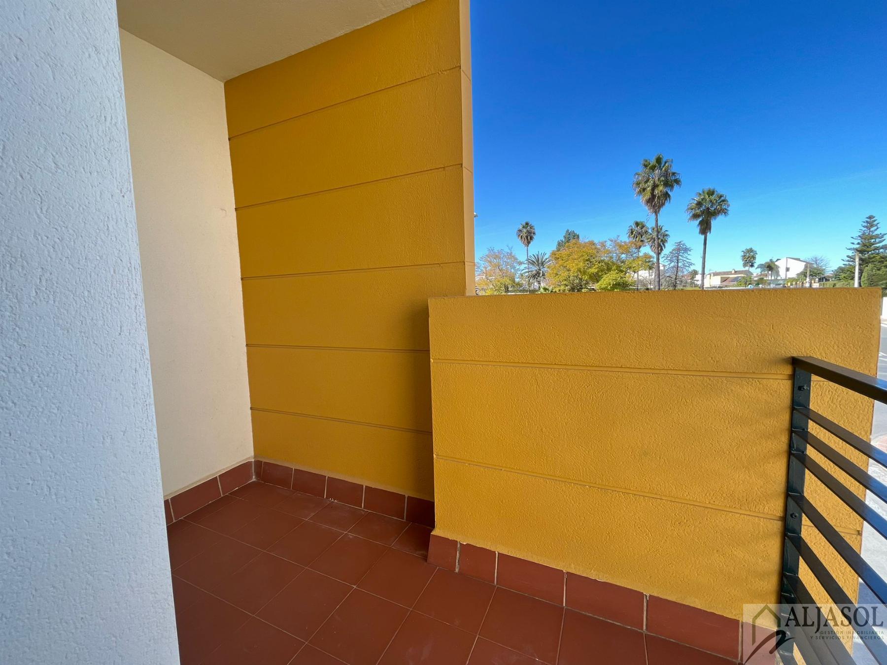 For sale of flat in Bollullos de la Mitación