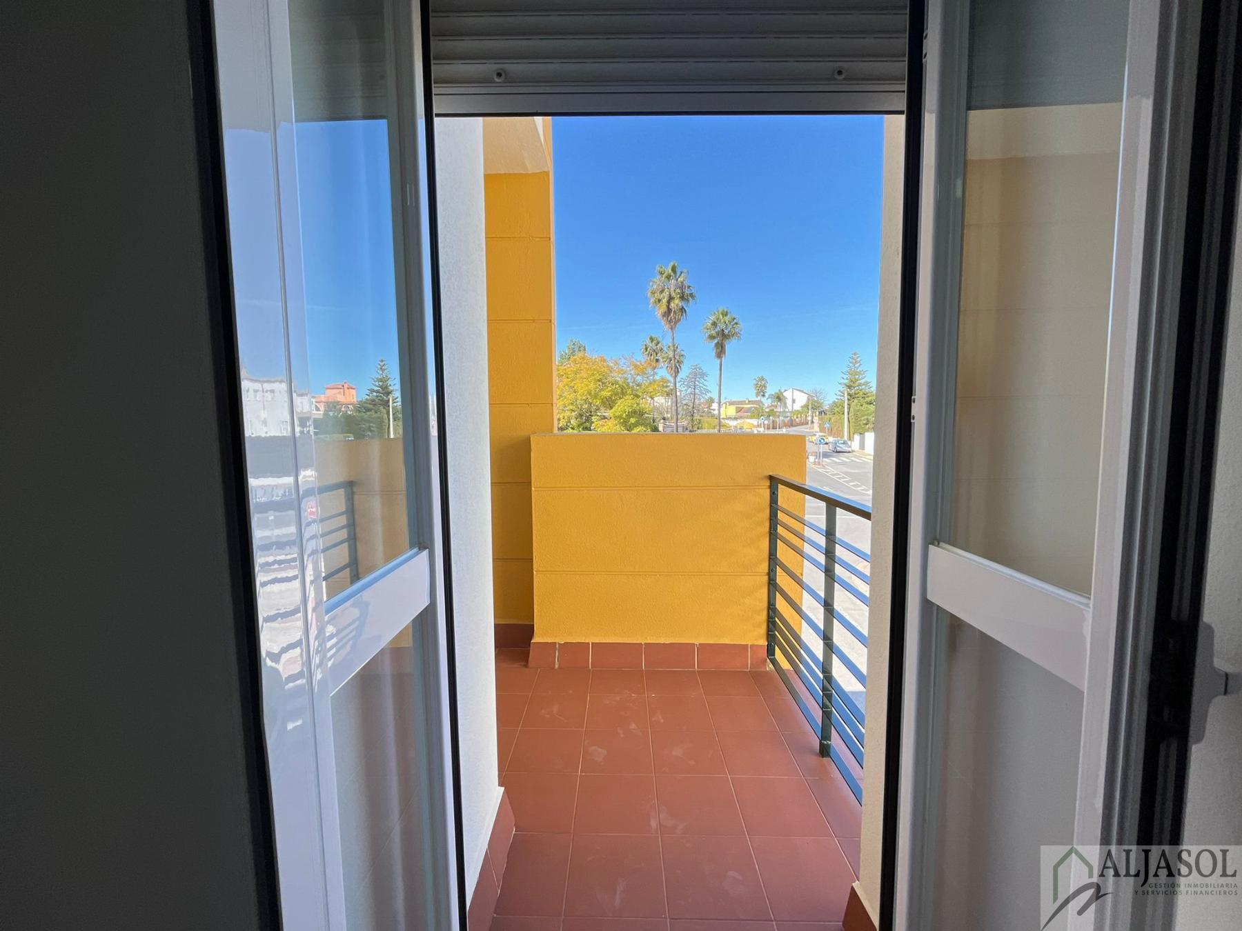 For sale of flat in Bollullos de la Mitación