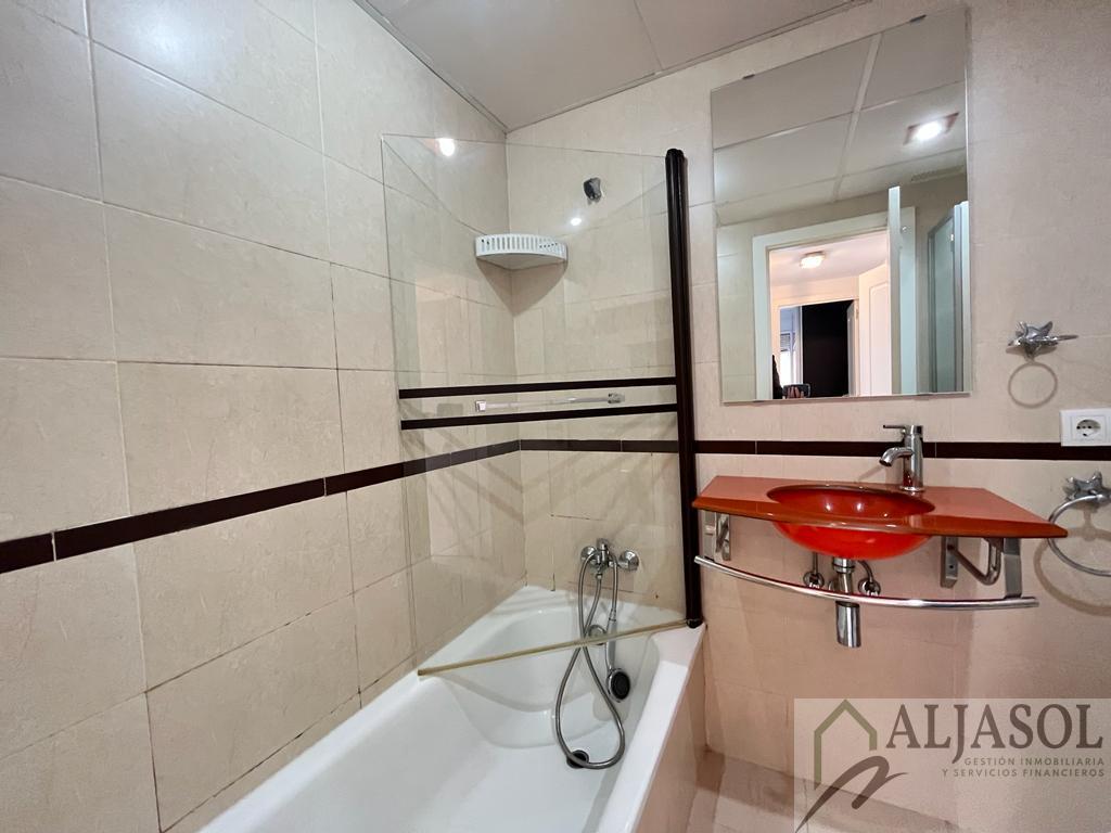 For sale of flat in Camas