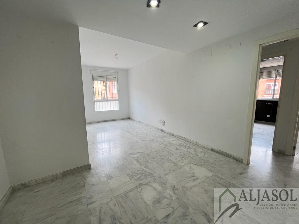 For sale of flat in Camas