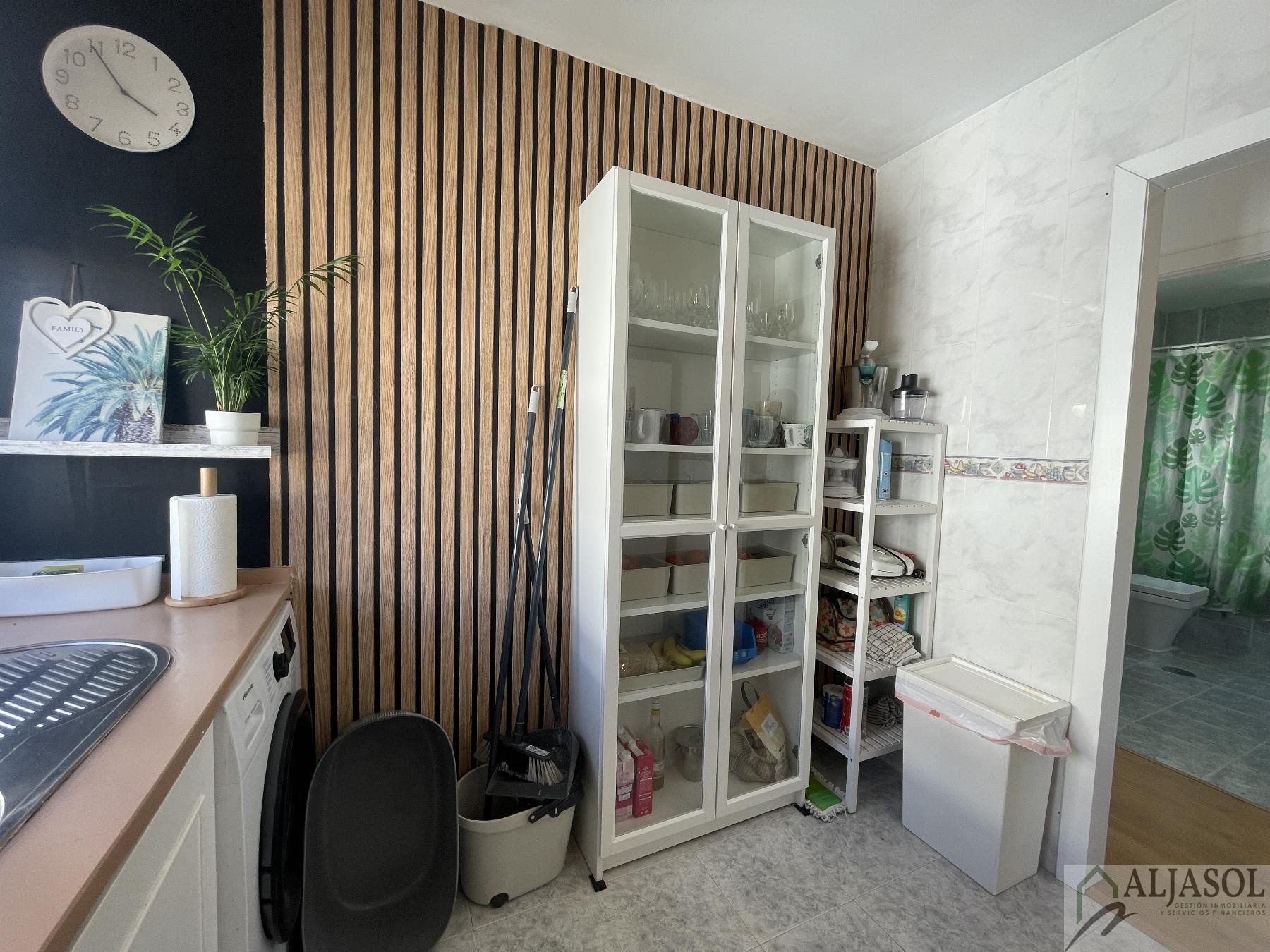 For sale of duplex in Bormujos