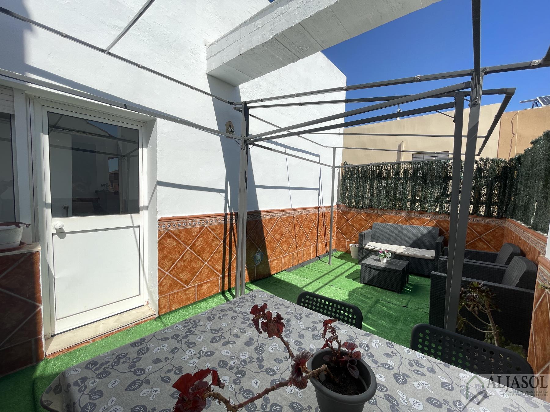 For sale of duplex in Bormujos
