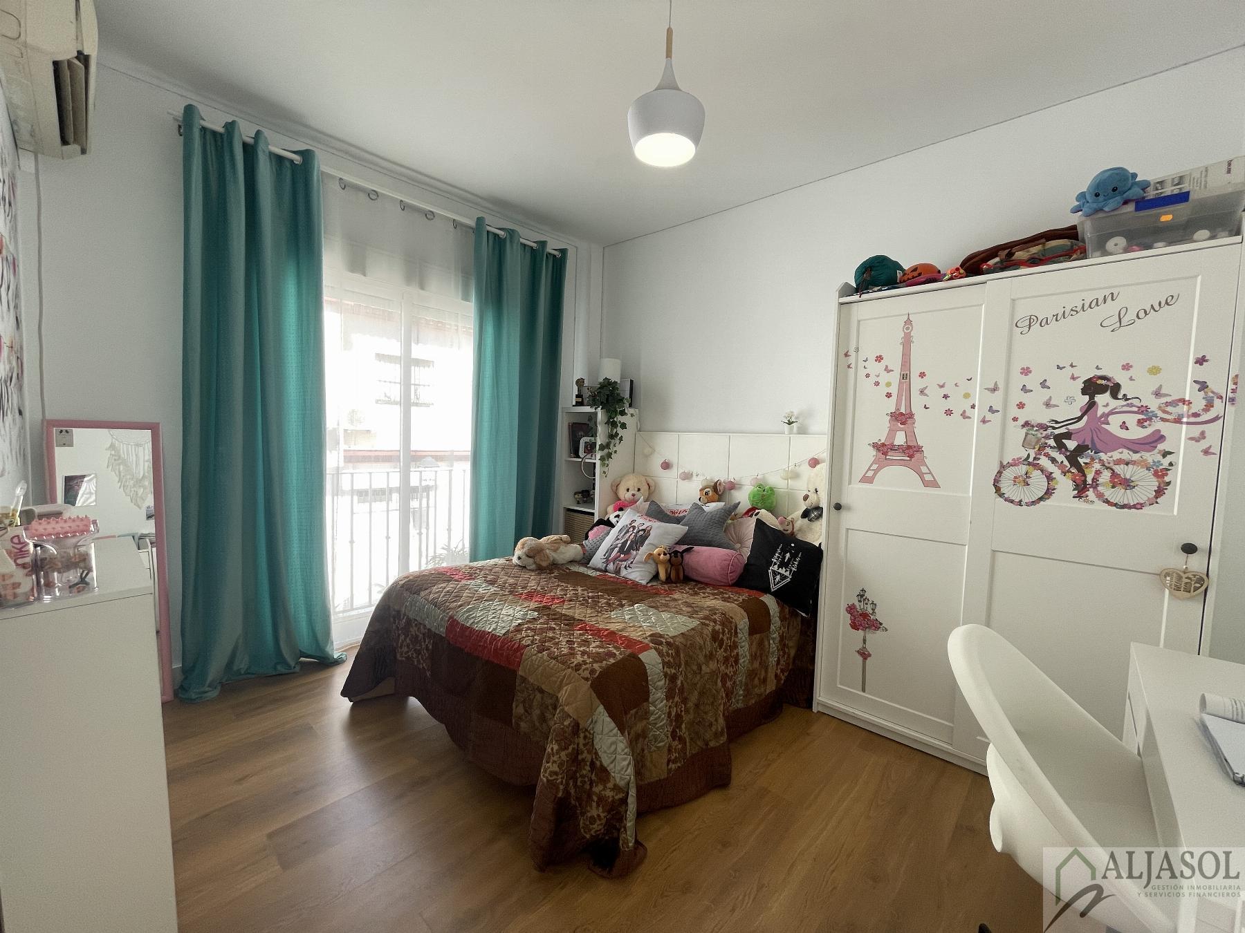 For sale of duplex in Bormujos