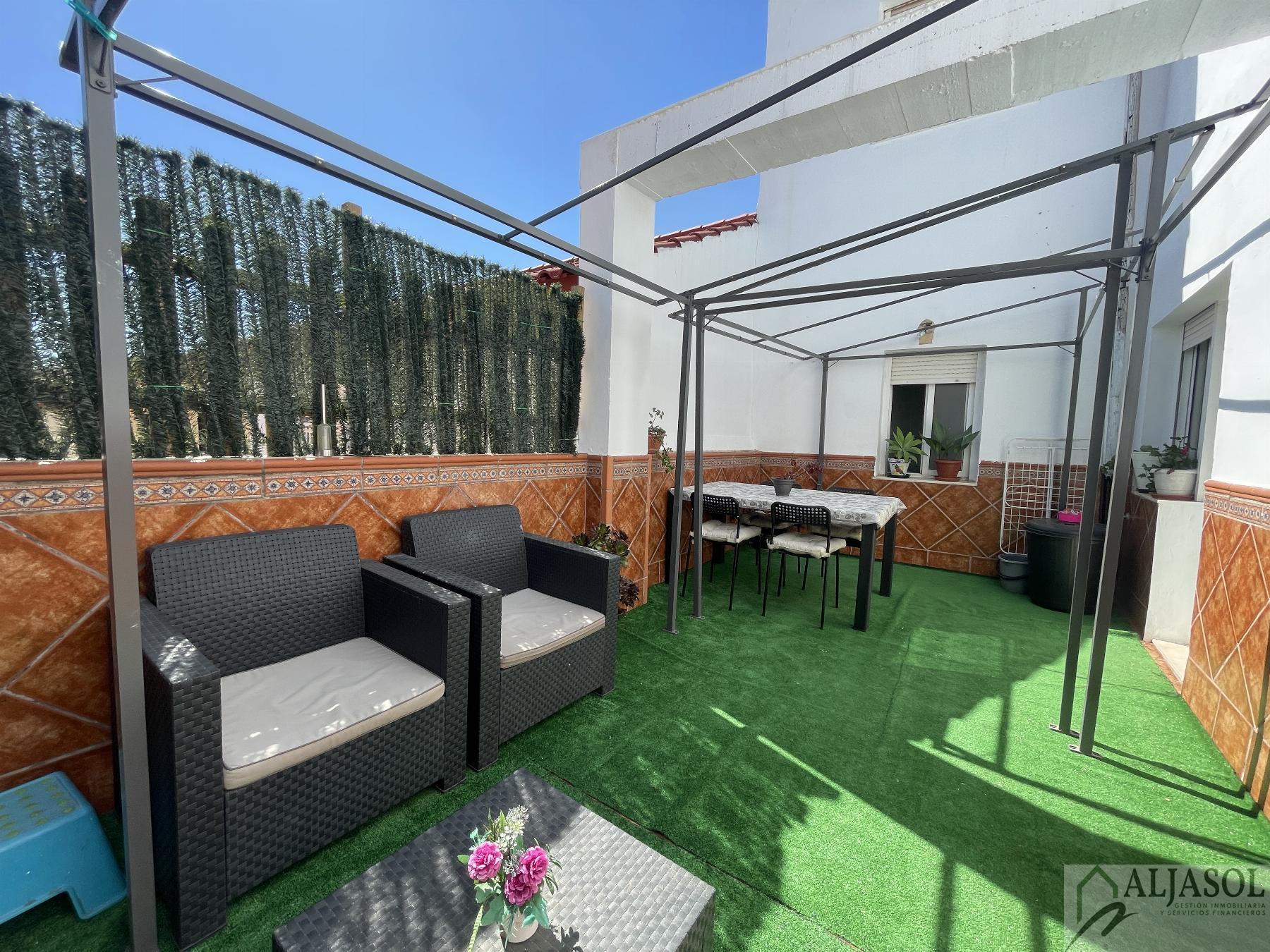 For sale of duplex in Bormujos