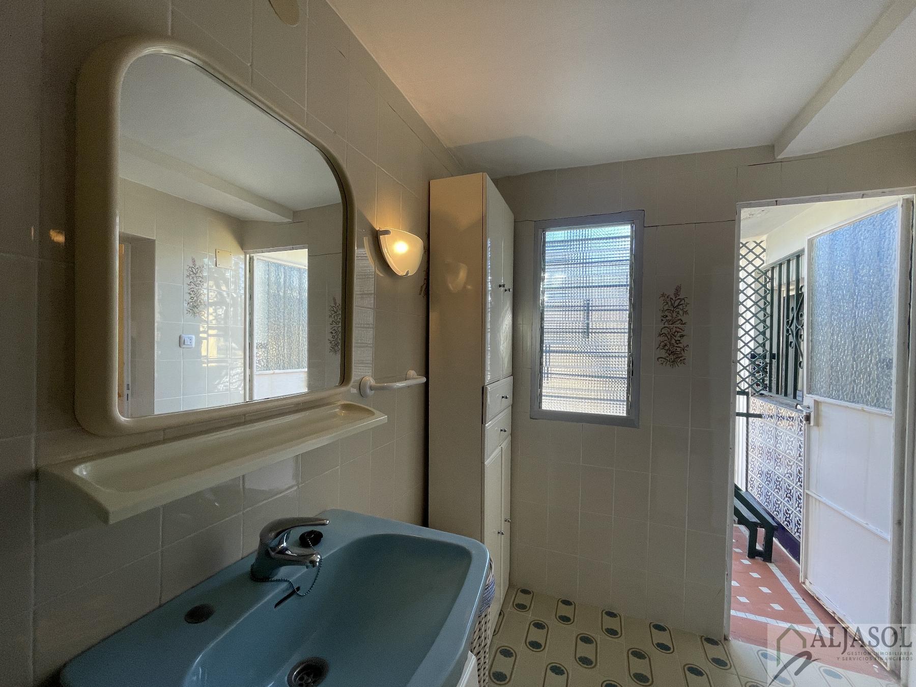 For sale of house in Gines