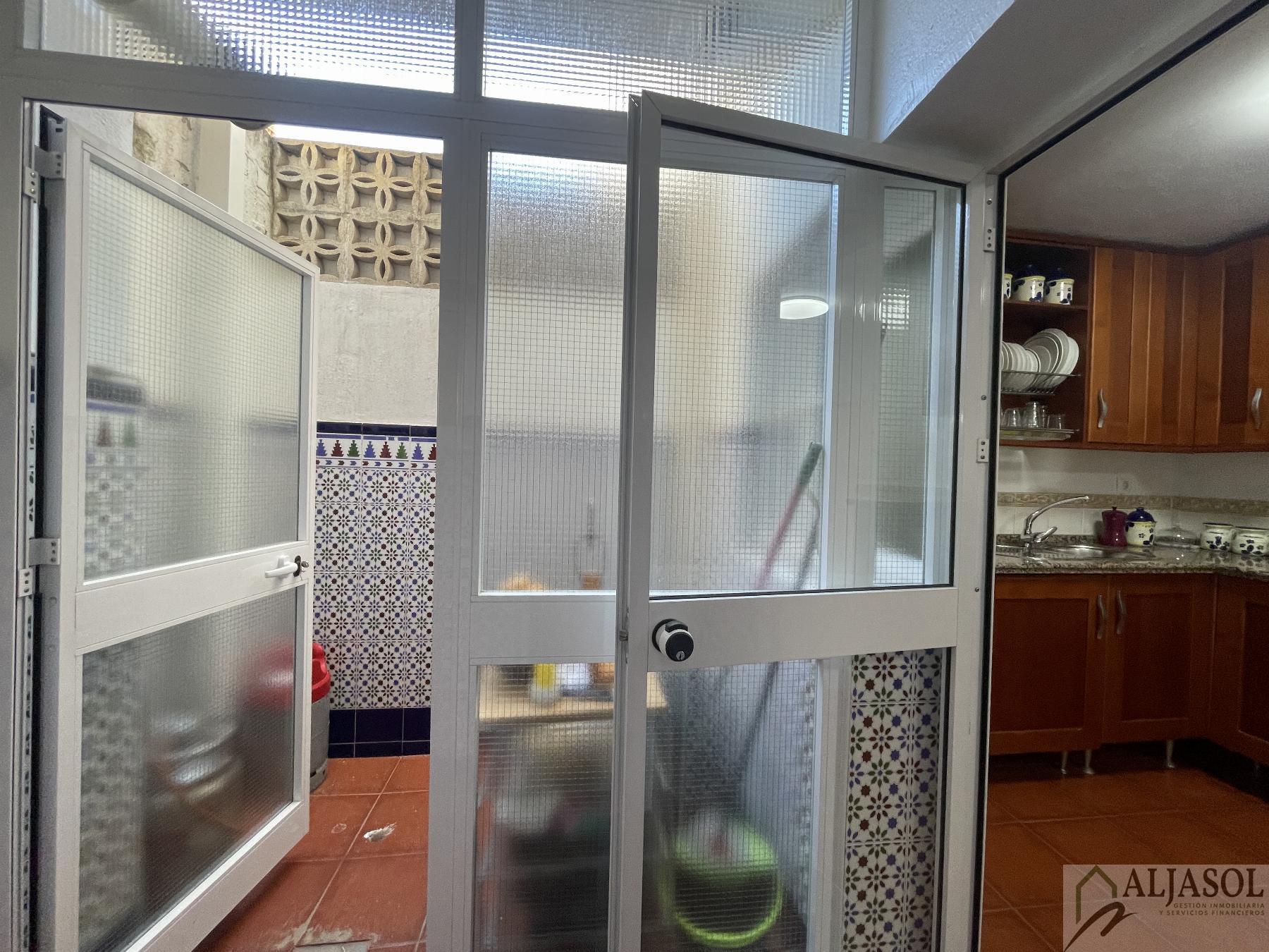 For sale of house in Gines