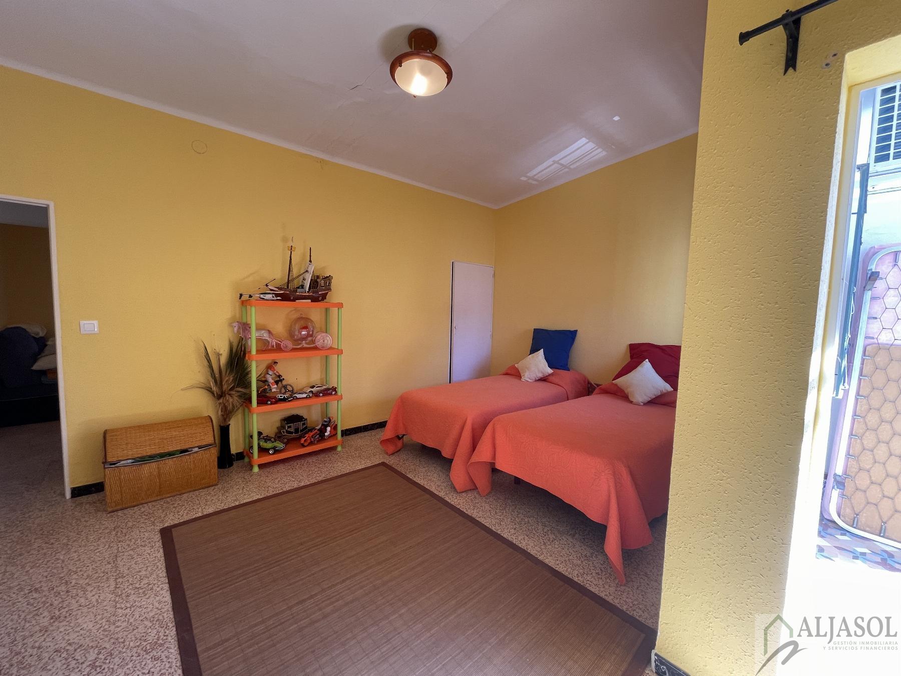 For sale of house in Gines