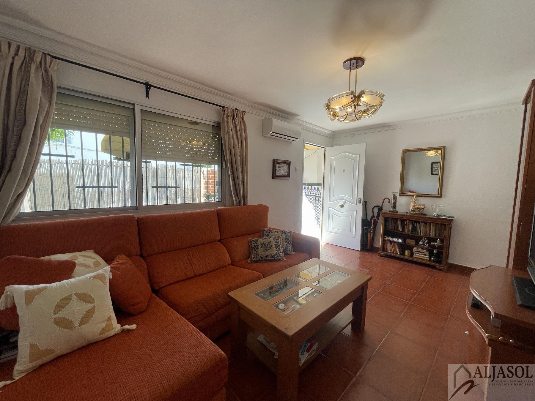 For sale of house in Gines