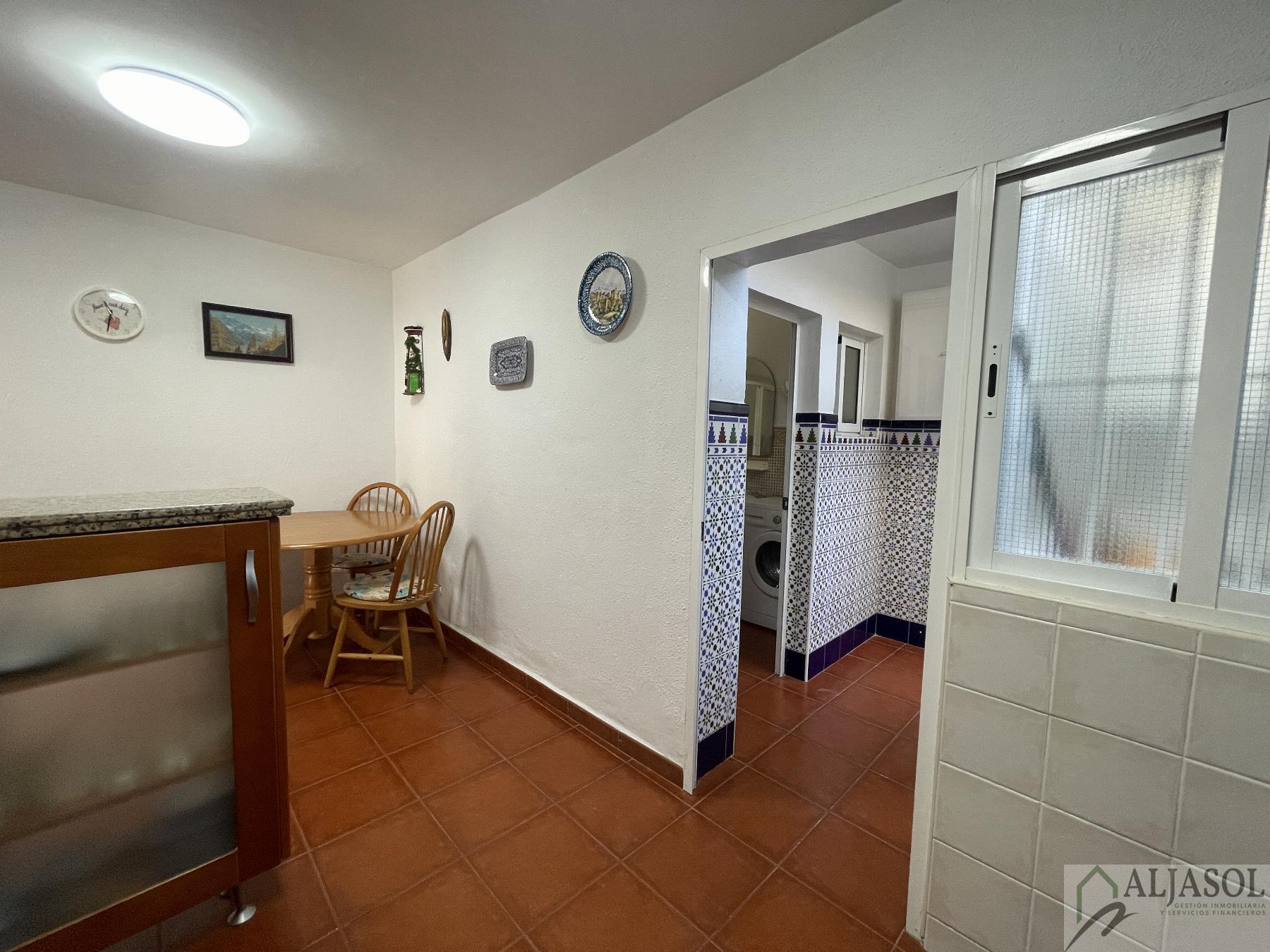 For sale of house in Gines