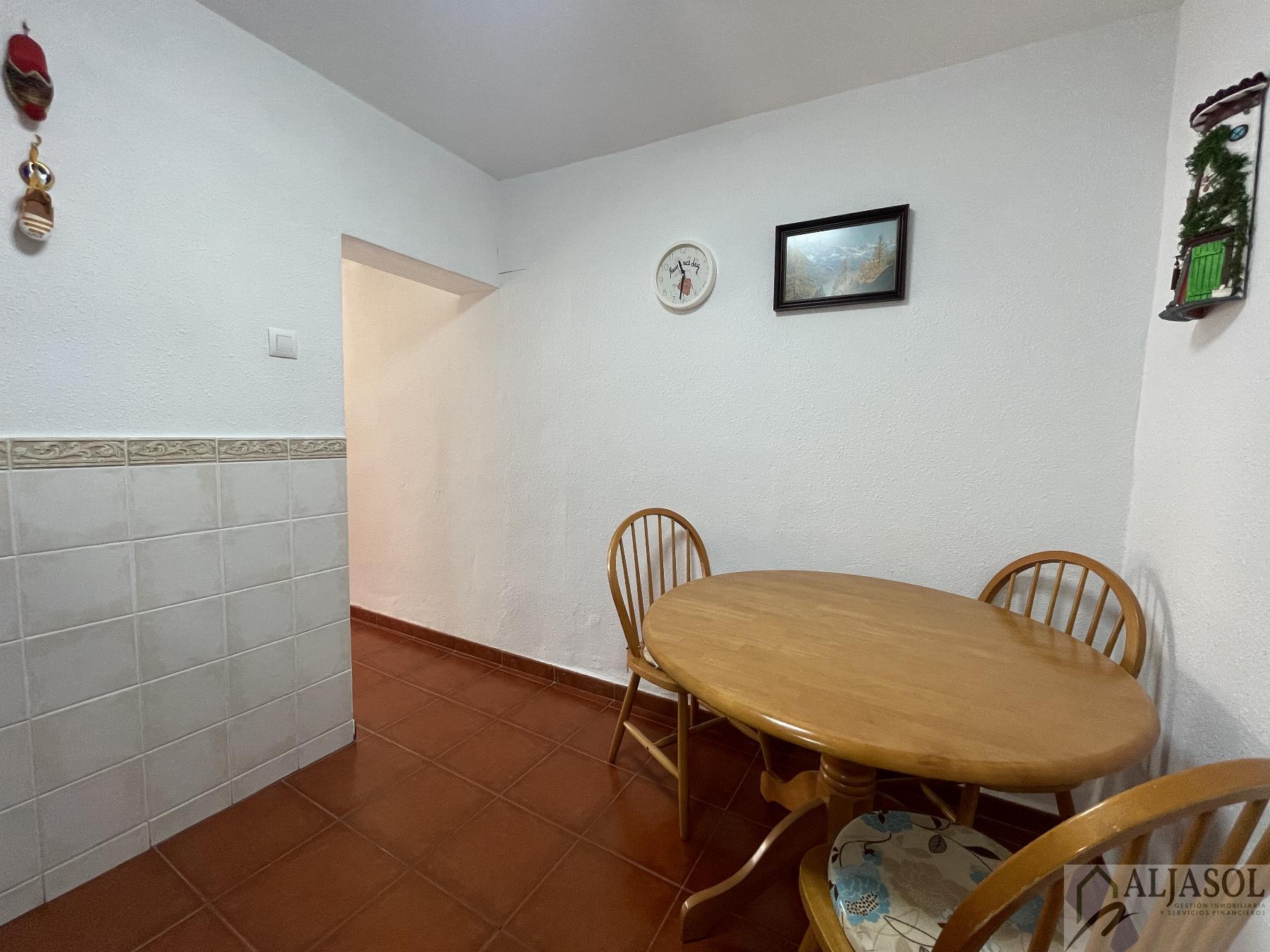 For sale of house in Gines
