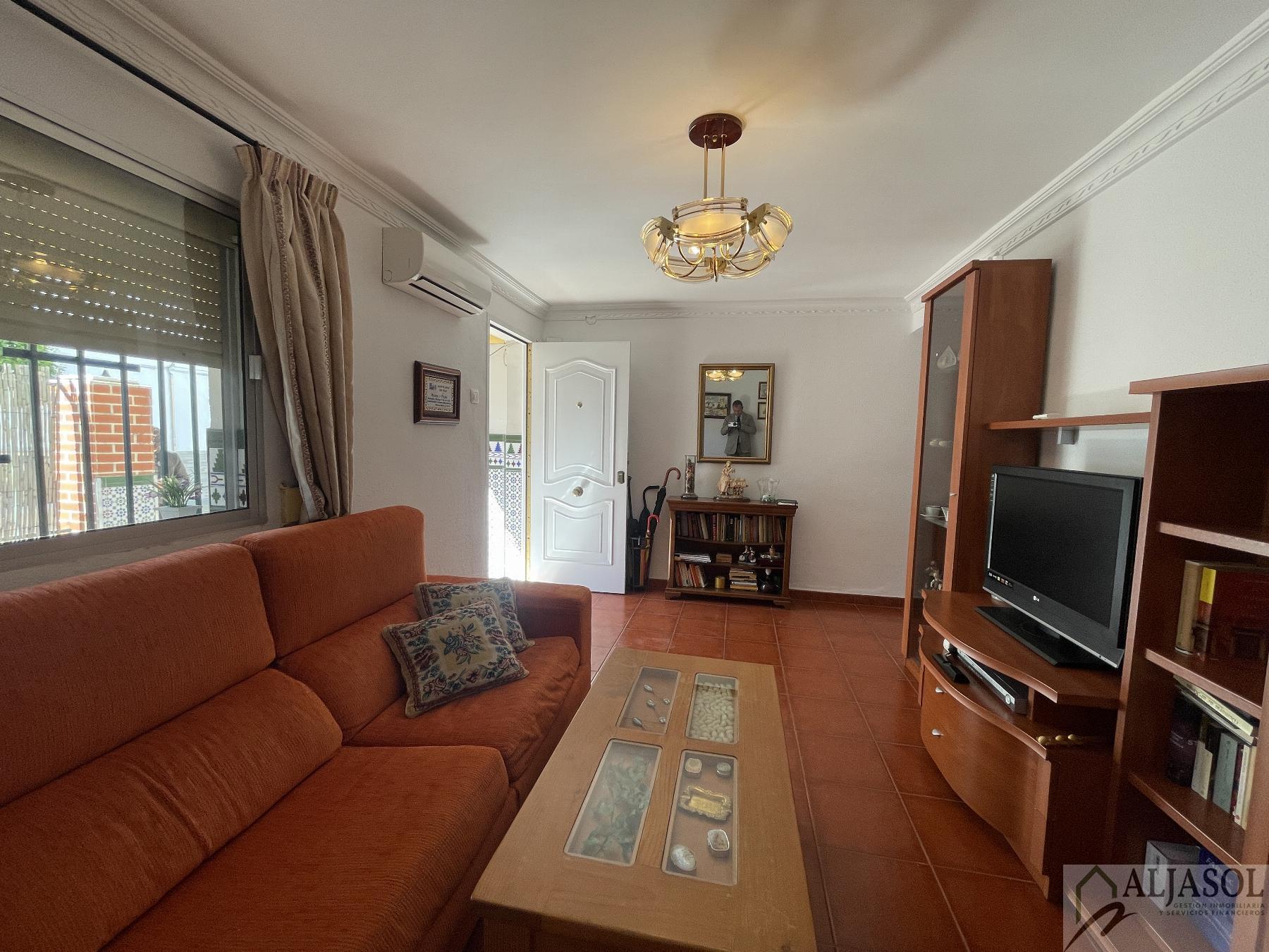 For sale of house in Gines