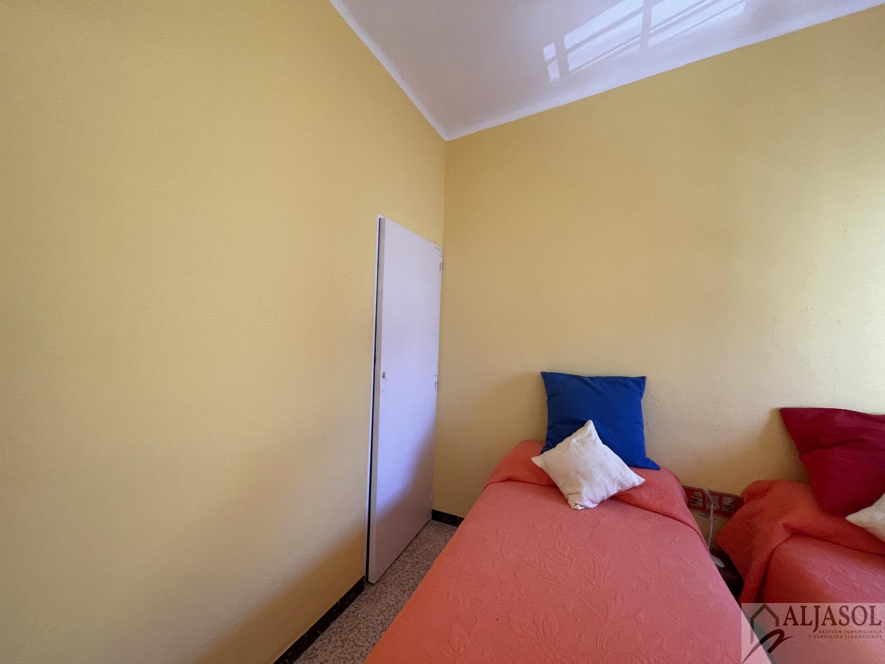 For sale of house in Gines