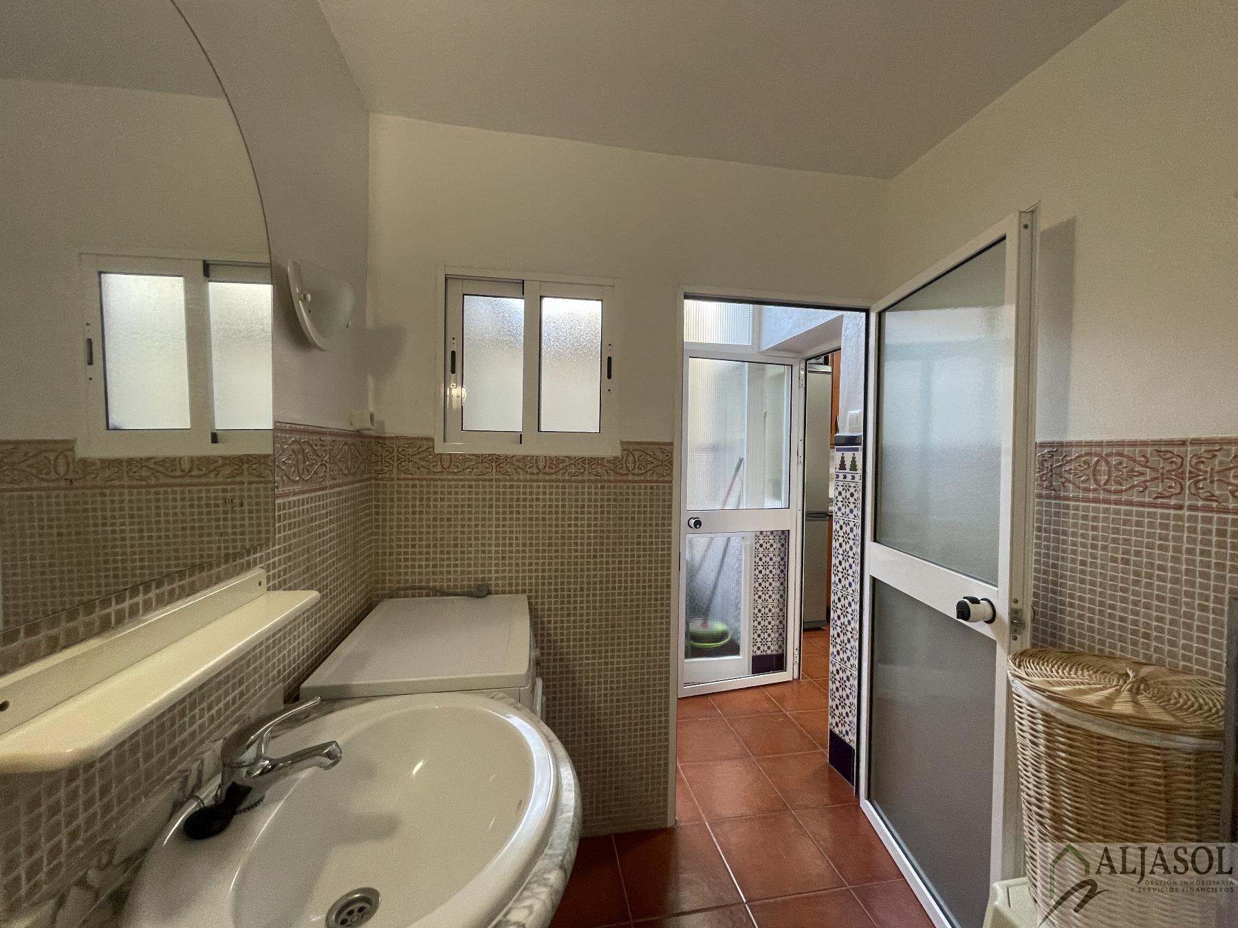 For sale of house in Gines