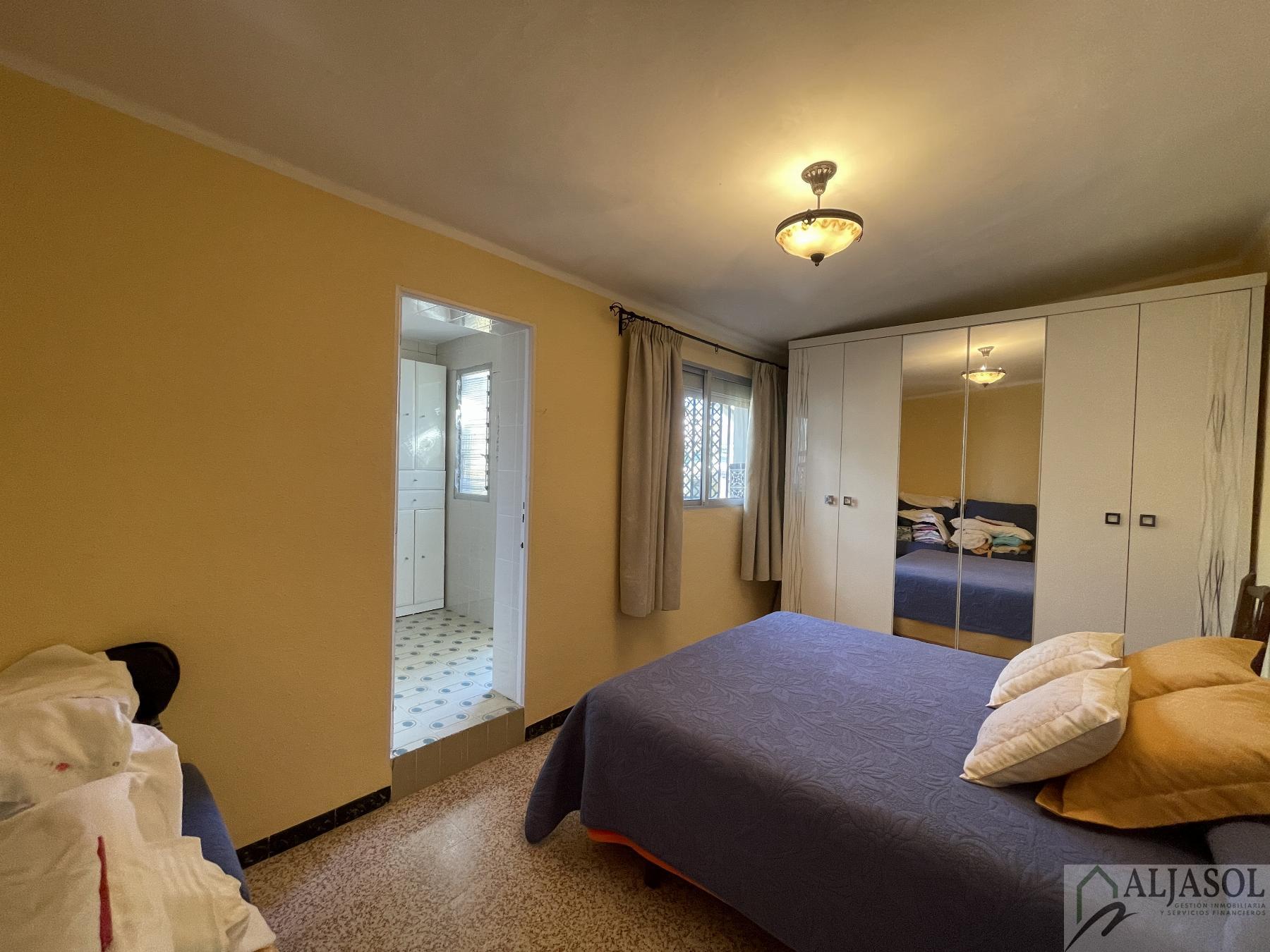 For sale of house in Gines