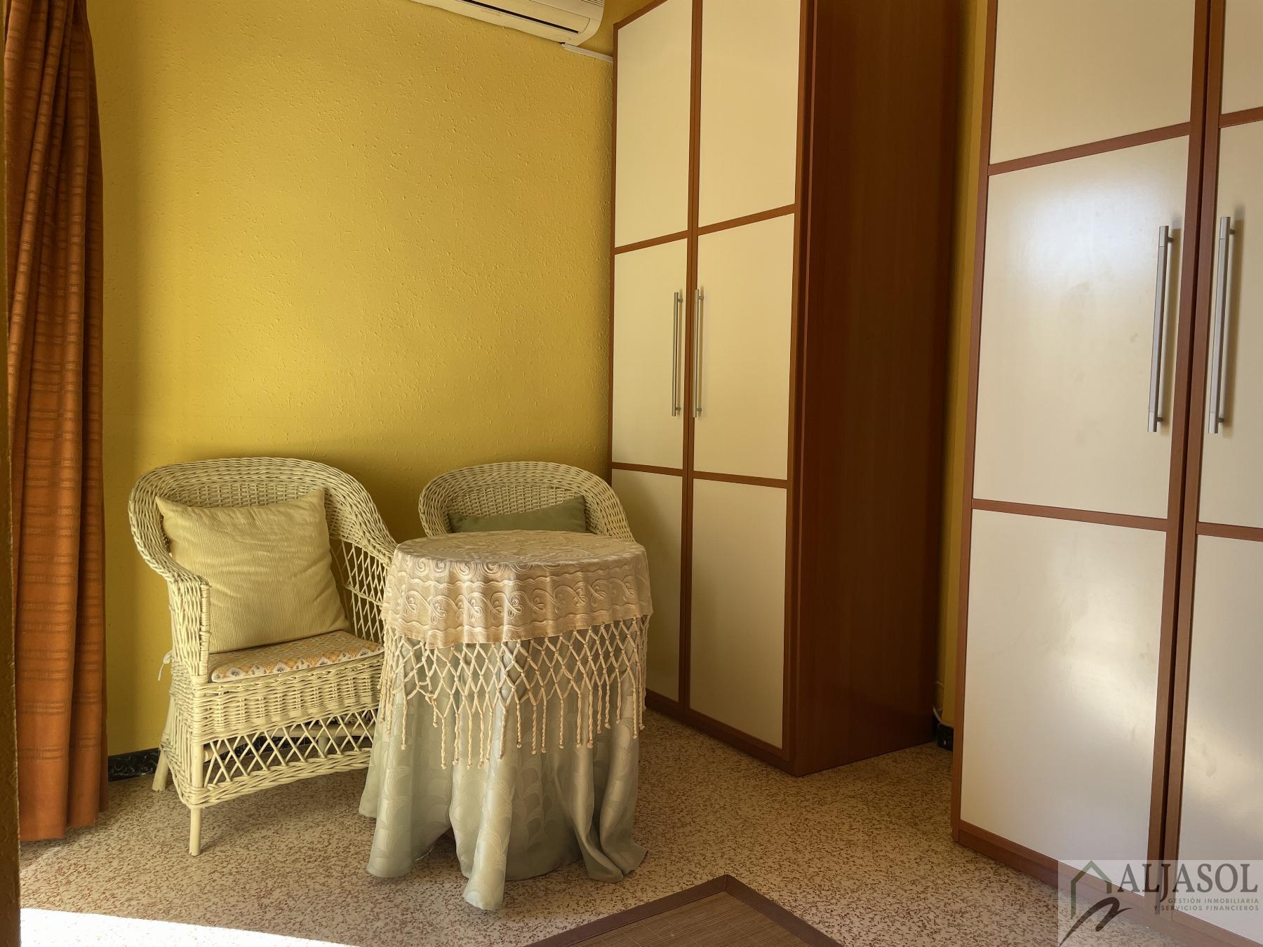 For sale of house in Gines