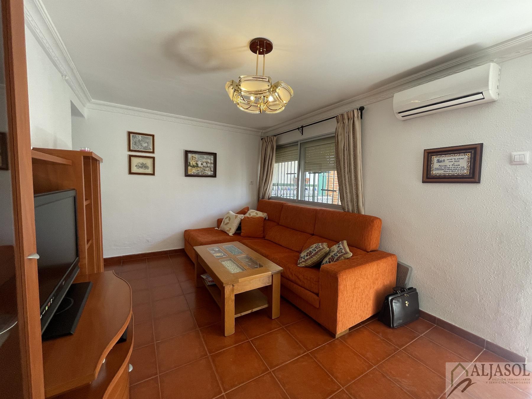 For sale of house in Gines