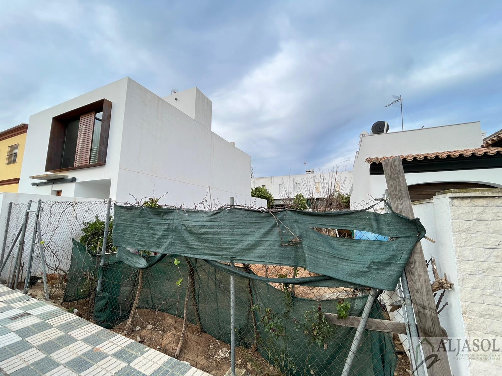 For sale of land in Bormujos